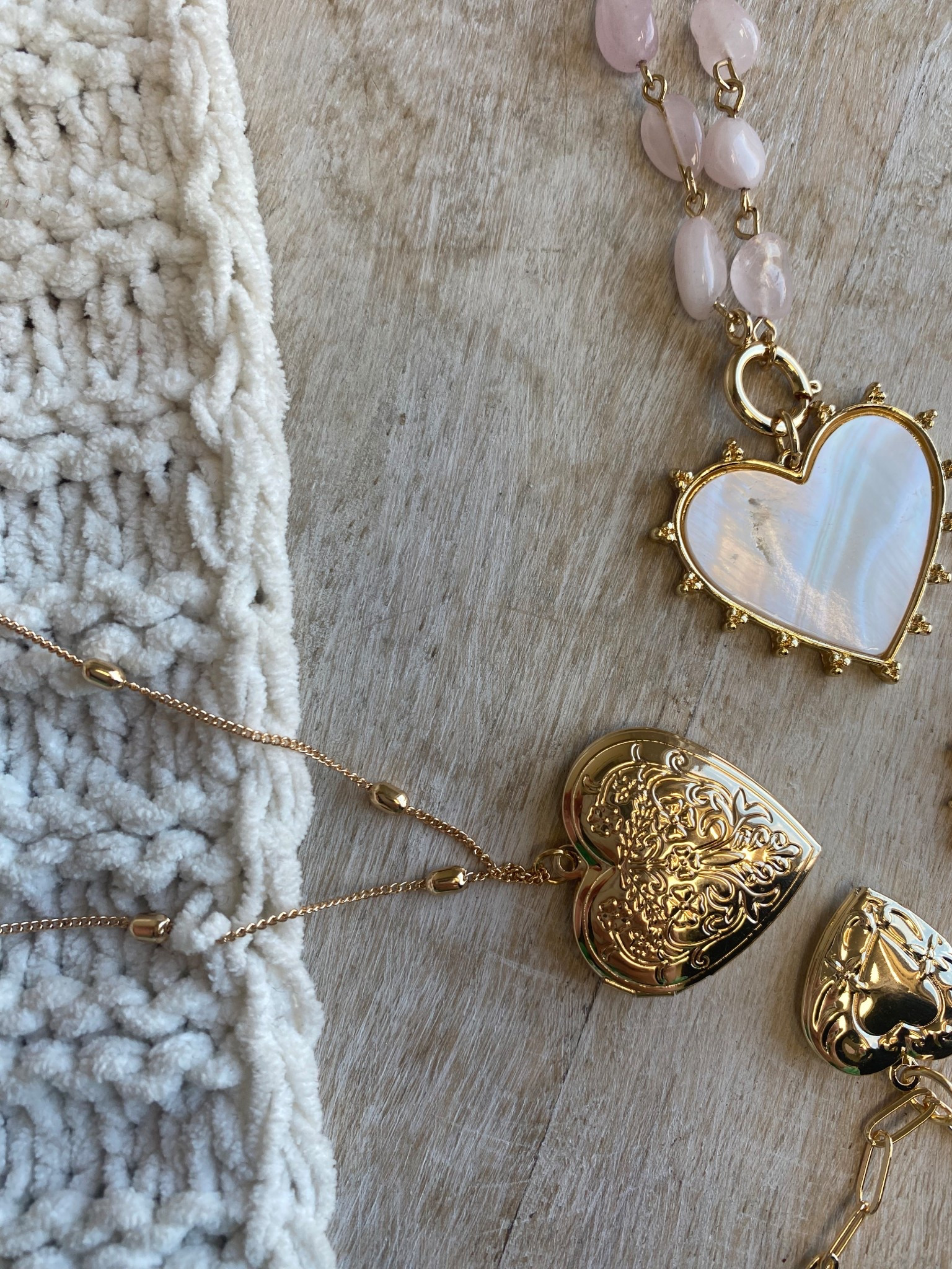 Not sure why but bows and chunky heart necklaces are taking over my closet. 🤣