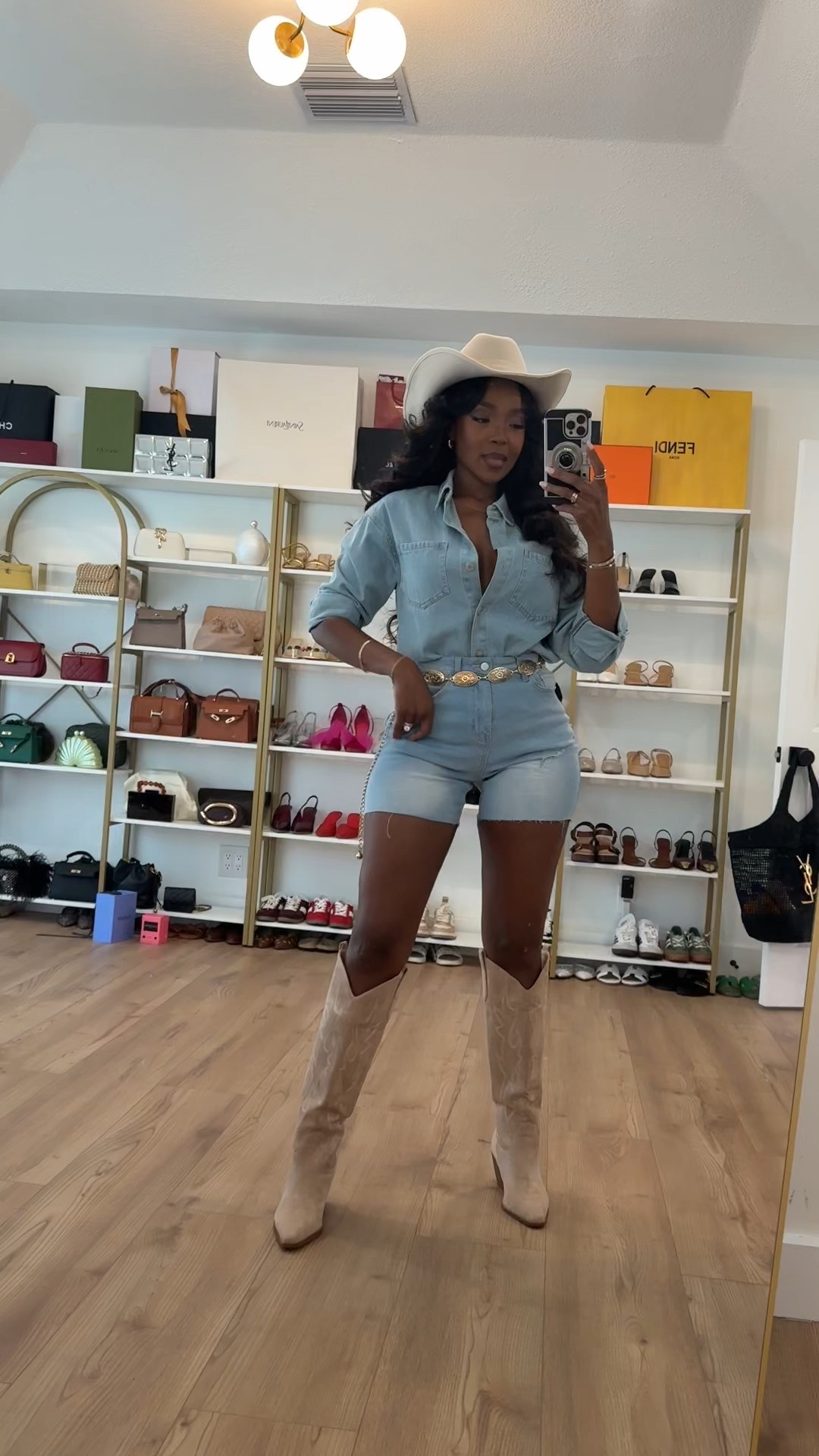 Who’s going to Cowboy Carter?  I got you! 

🤠 

Size small  I’m 5’4 | 140lbs | 36D -27 -40   IG & YT: kirasfashionfinds TT: kiraabboud  #Outfitinspiration #fashionstyle #outfitideas #spring #springfashion #simpleoutfit #summer #momoutfit #casualoutfit #streetwear 

#MidsizeFashion #PlusSizeFashion #PetiteFashion #Petite #PlusSize #BlackWoman #MensOutfits #Size14 #TallWomenFashion #DressJeans #Sandals #WorkOutfit #Dresses #CountryConcertOutfit #Shoes #DateNightOutfit #Workwear #TrenchCoat 