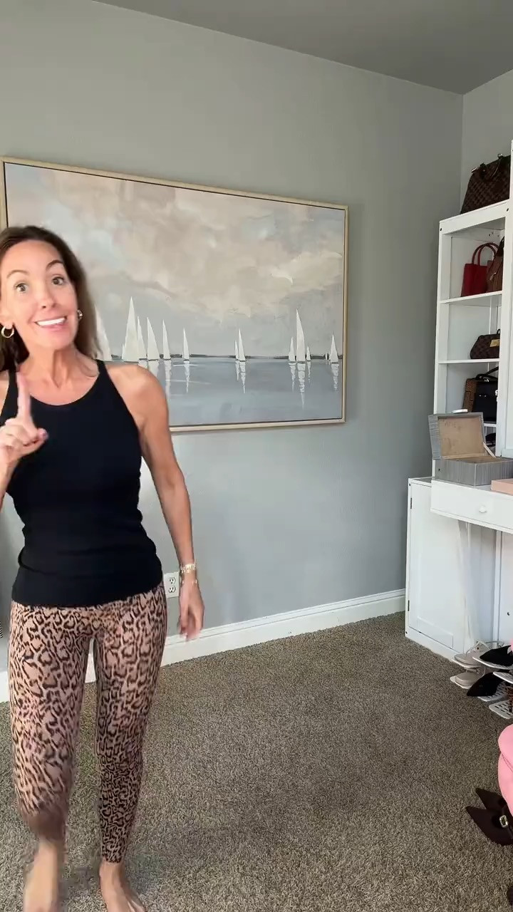 For size references I’m wearing size small and I’m 110lbs, 32/34DD. I like the fit of the built in bra. At my age and bust size I do need a little more support if I’m going to jump around it jog! 

 #tiktokshopspringglowup #tanktop #builtinbra #over40 #womensfashion