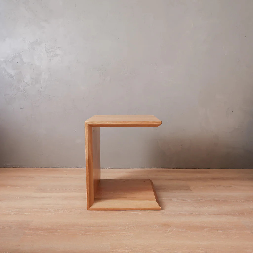 C-SHAPE SIDE TABLE | Urbandi