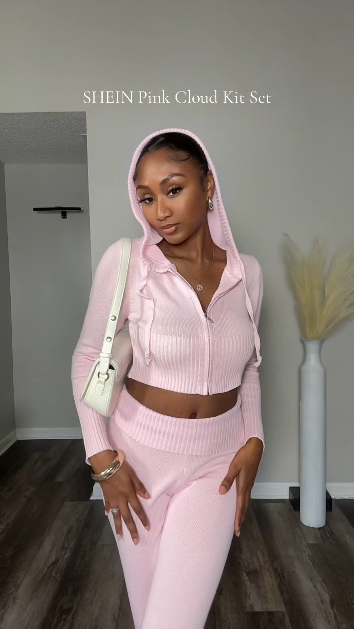 I called this, the pink cloud set! Cute, knitted pants set from Shein!