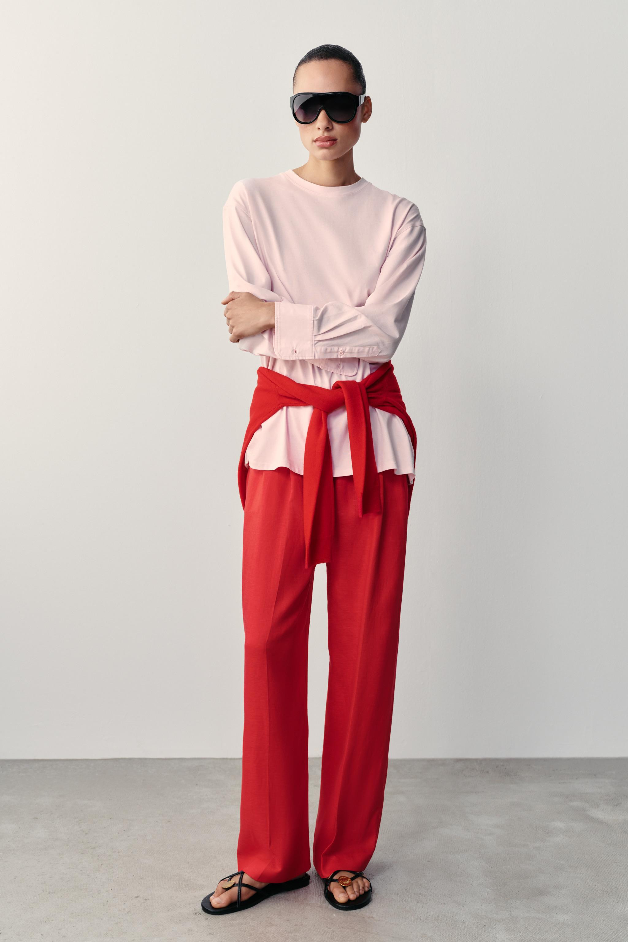 Gr\u00f6\u00dfe des Models: 179 cmREGULAR FIT \u2013 RUNDHALSAUSSCHNITT \u2013 NORMALE L\u00c4NGE... | Zara DE