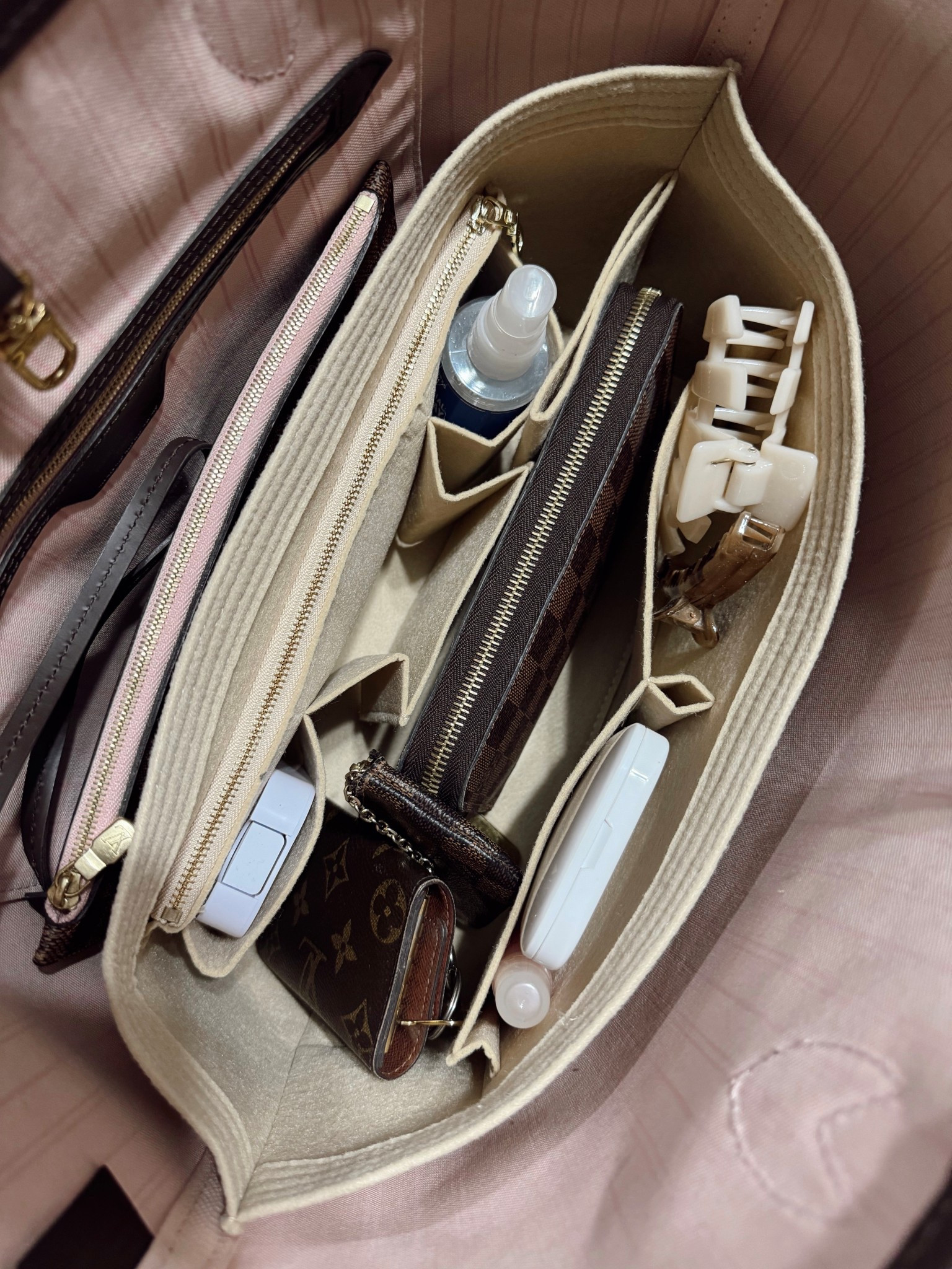 i have found the holy grail of purse organizers 

#LTKFindsUnder50 #LTKItBag #LTKTravel