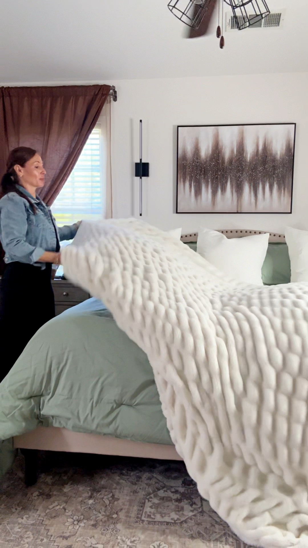 Comfrt is known for their stress and anxiety products, and these Dreamer Blankets are honestly some of my favorite things I’ve tried. They’re unbelievably soft, weighted, and somehow stretchy—which is still mind-blowing to me because I’ve never seen another weighted blanket do that.

They move with you, wrap around you, and make getting out of bed significantly more difficult. 😂

Which size would you choose: Large or XL?

#AD
#weightedblanket
#cozyhome
#selfcare
#stressrelief
#comfrt