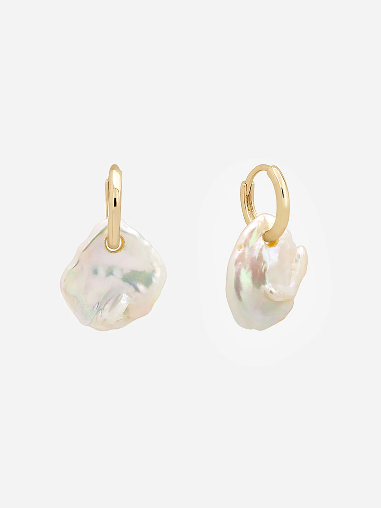 SHASHI
                      
                     Giselle Huggie Earrings | Saint Bernard