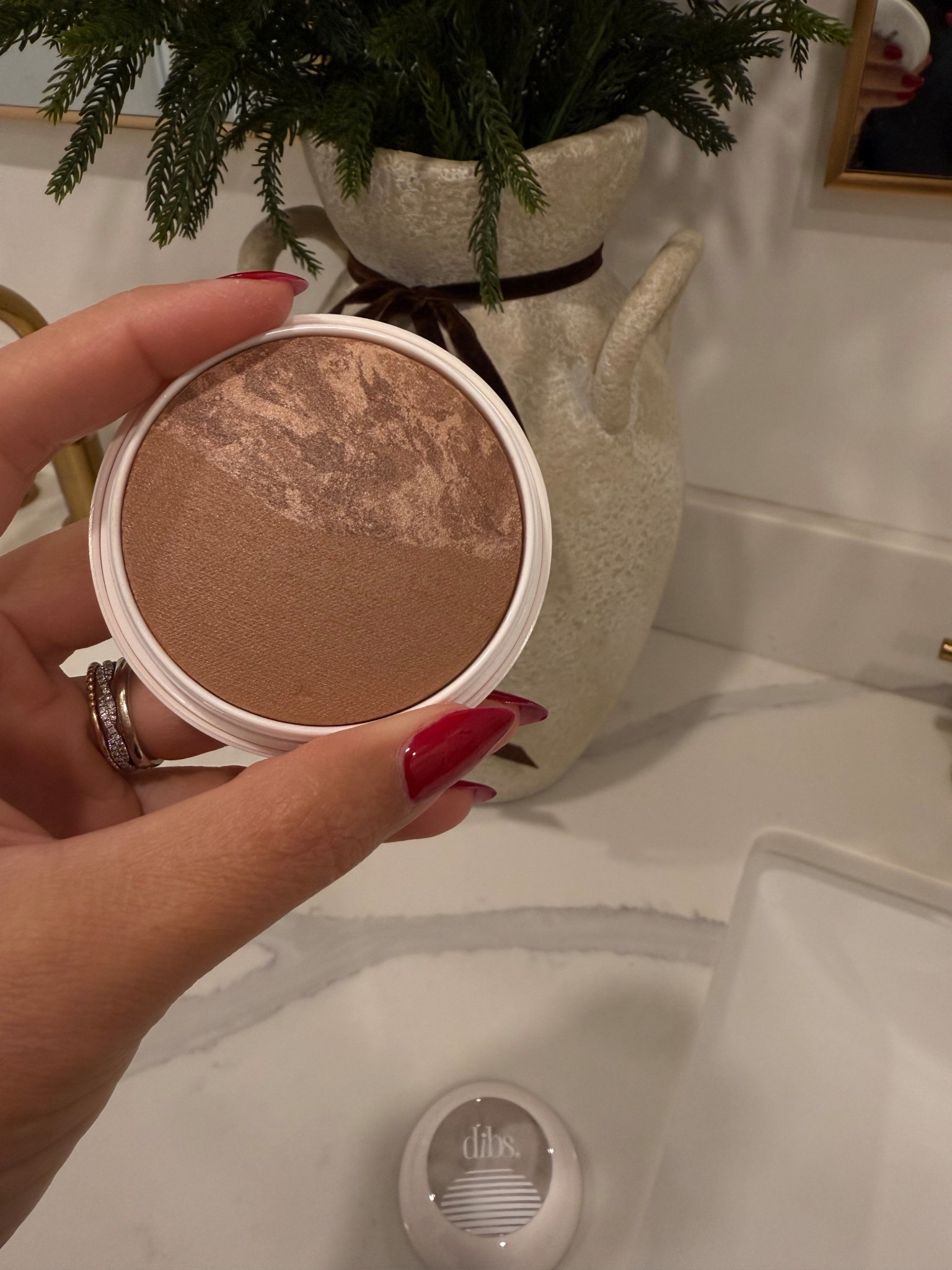 I’ve recently become a HUGE fan of Dibs & I tried their baked bronzer for the first time. I’m officially hooked. It’s one of the first bronzers that I feel is so forgiving and user friendly. 

Dibs, bronzer, makeup, beauty 

#LTKGiftGuide #LTKBeauty #LTKgrwm