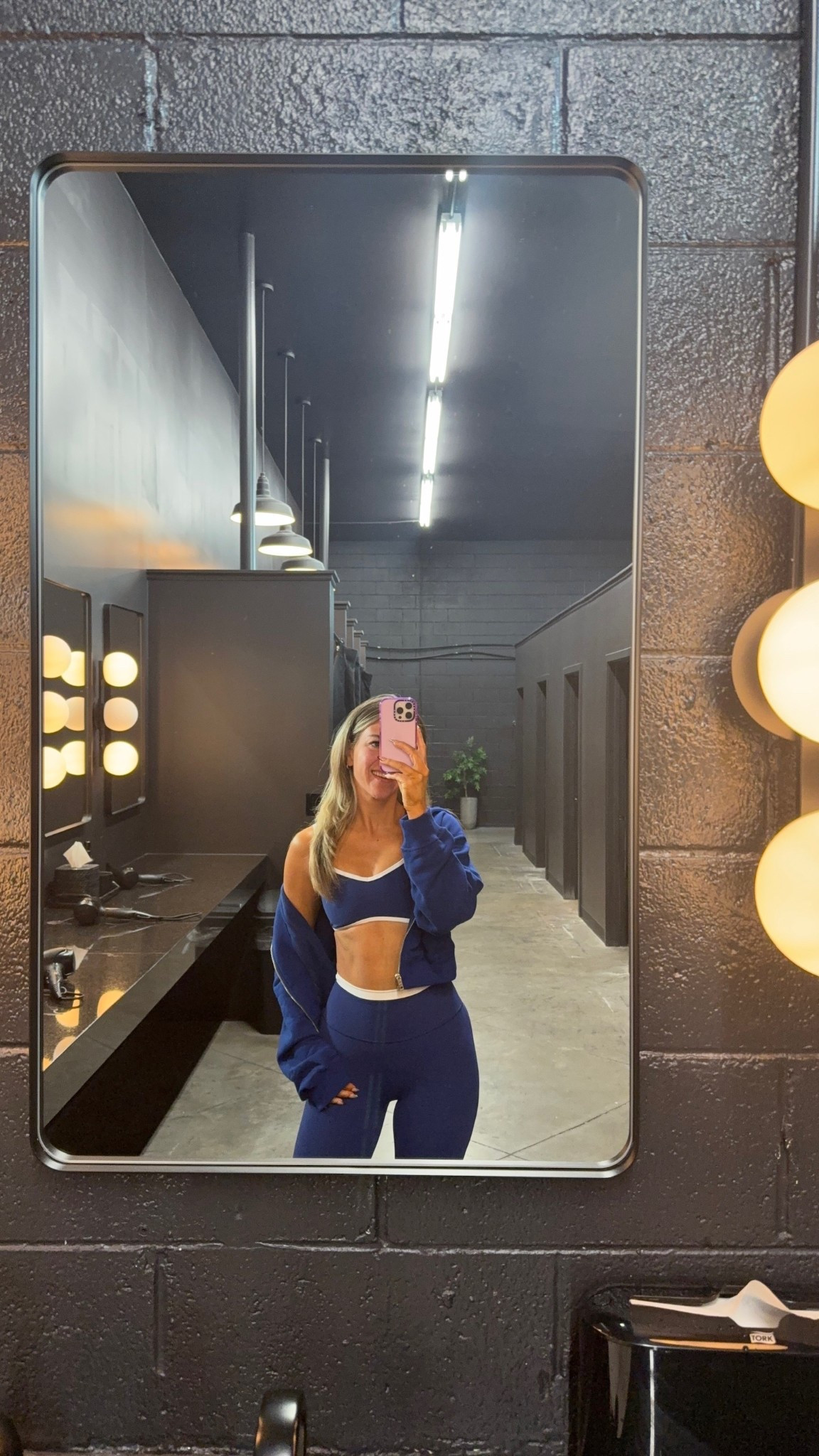 Blue Abercrombie workout outfit 

Factor code: 50emerson

Wear xs sports bra and smalls in everything else

Workout
Gym fit
Activewear
Legging
Sports bra
Zip hoodie
Running


#LTKActive #LTKSeasonal #LTKStyleTip