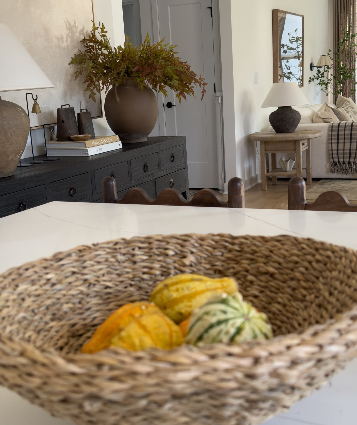 Hints of autumn around the house 🍁 