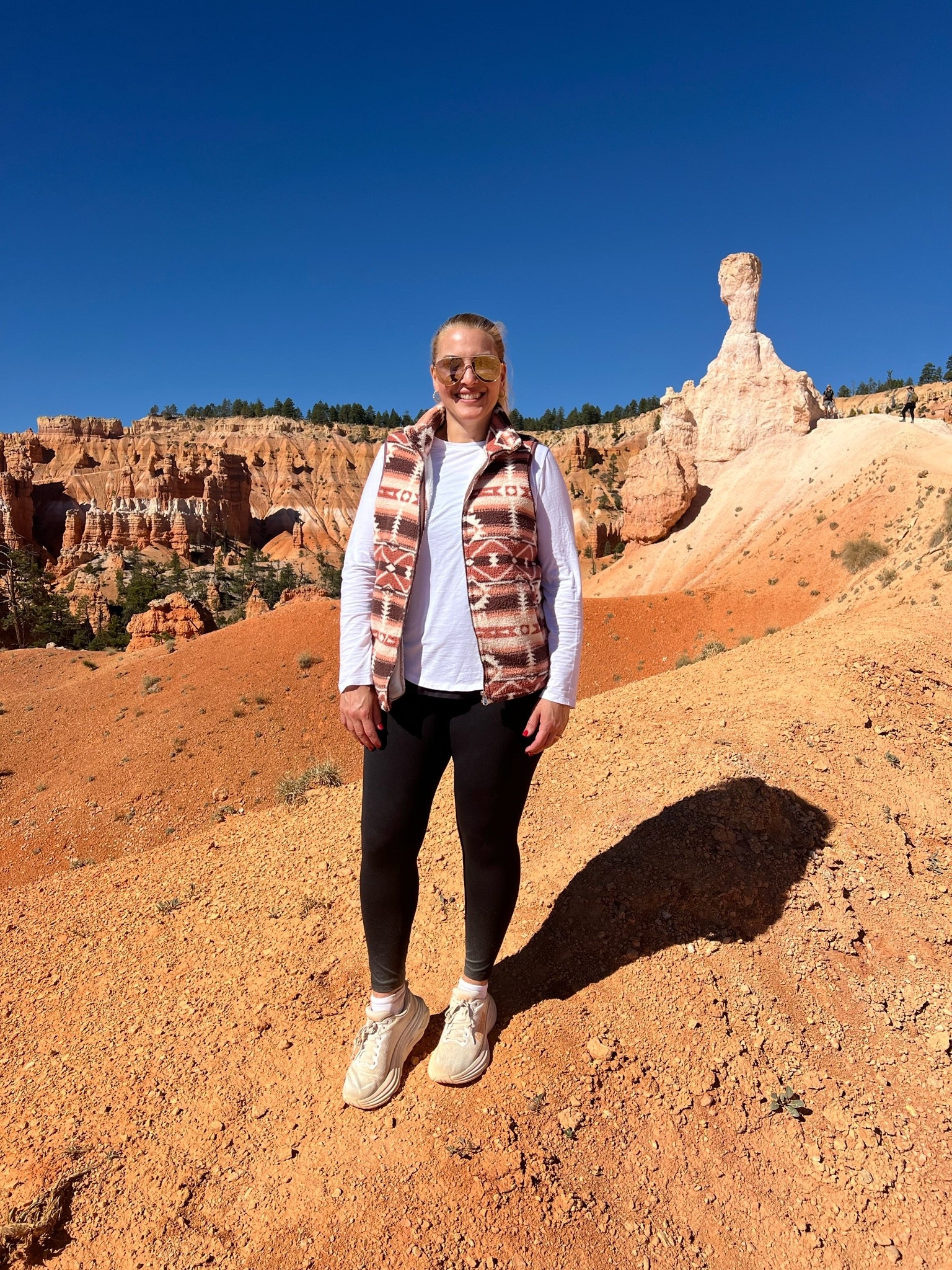 🏜️BRYCE CANYON NATIONAL PARK: I’m sharing the Navajo Loop Queen’s Garden Trail if you’re looking for an amazing hike.

🚶🏼‍♀️‍➡️We started at Wall Street winding back and forth through unique hoodoos and towering canyon walls. 

🙌🏼We ended this portion of the hike at Sunrise Point. Beautiful scenery overload!

🫶🏻My sherpa vest kept me nice and warm on this chilly morning. Love the southwestern Aztec print too. Wearing a medium. Fits true to size. 

👏🏼CASUAL OUTFIT: @amazonfashion
🕶️ SUNGLASSES: @quayaustralia
👟SNEAKERS: @hoka

#brycecanyon #brycecanyonnps #brycecanyonnationalpark #brycecaynonutah #hoodoos #visitutah #utah #visitbrycecanyon 
#fallfashion #fallstyle #hoka #findyourquays #amazonfashion #founditonamazon #aztecprint #southwesternstyle #southwesternfashion #casualoutfitideas #hiking #hikingstyle

#LTKSeasonal #LTKOver40 #LTKSaleAlert #LTKTravel #LTKgrwm #LTKootd #LTKMidsize #LTKActive #LTKU #LTKfitnessgoals