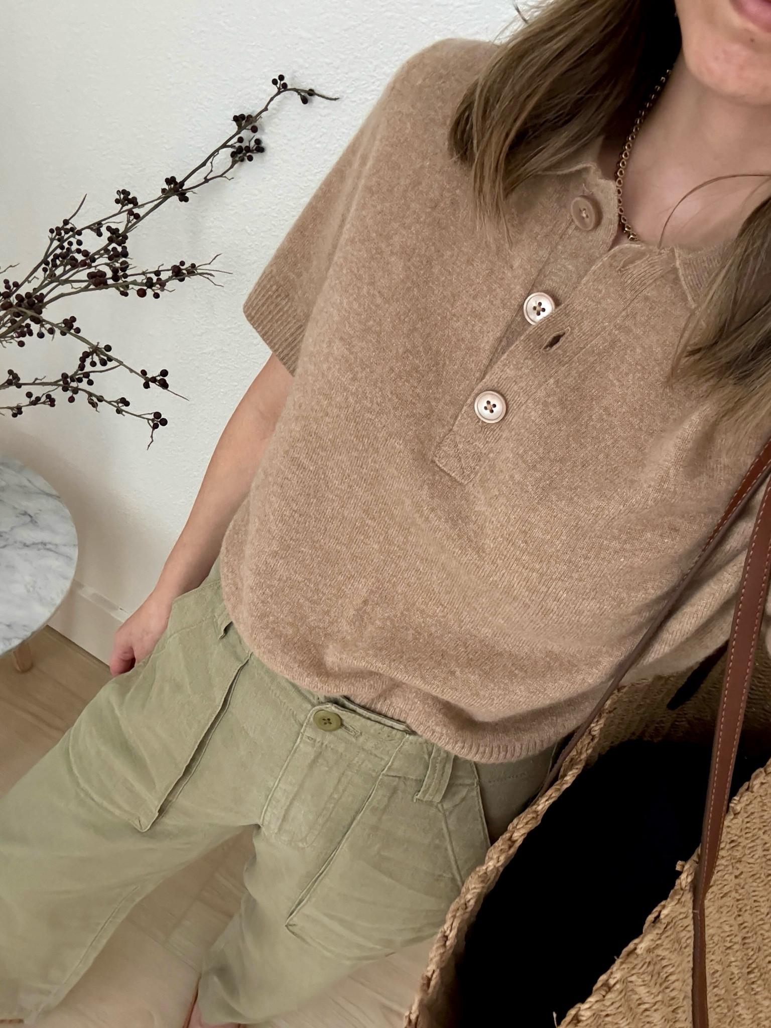 J.crew cashmere cropped polo sweater. Runs very cropped so I sized up to a medium. 

J.crew cashmere polo medium
J.crew Seaside cargo pants petite 0
J.crew flats 5
J.crew tote 

#LTKshoecrush #LTKitbag