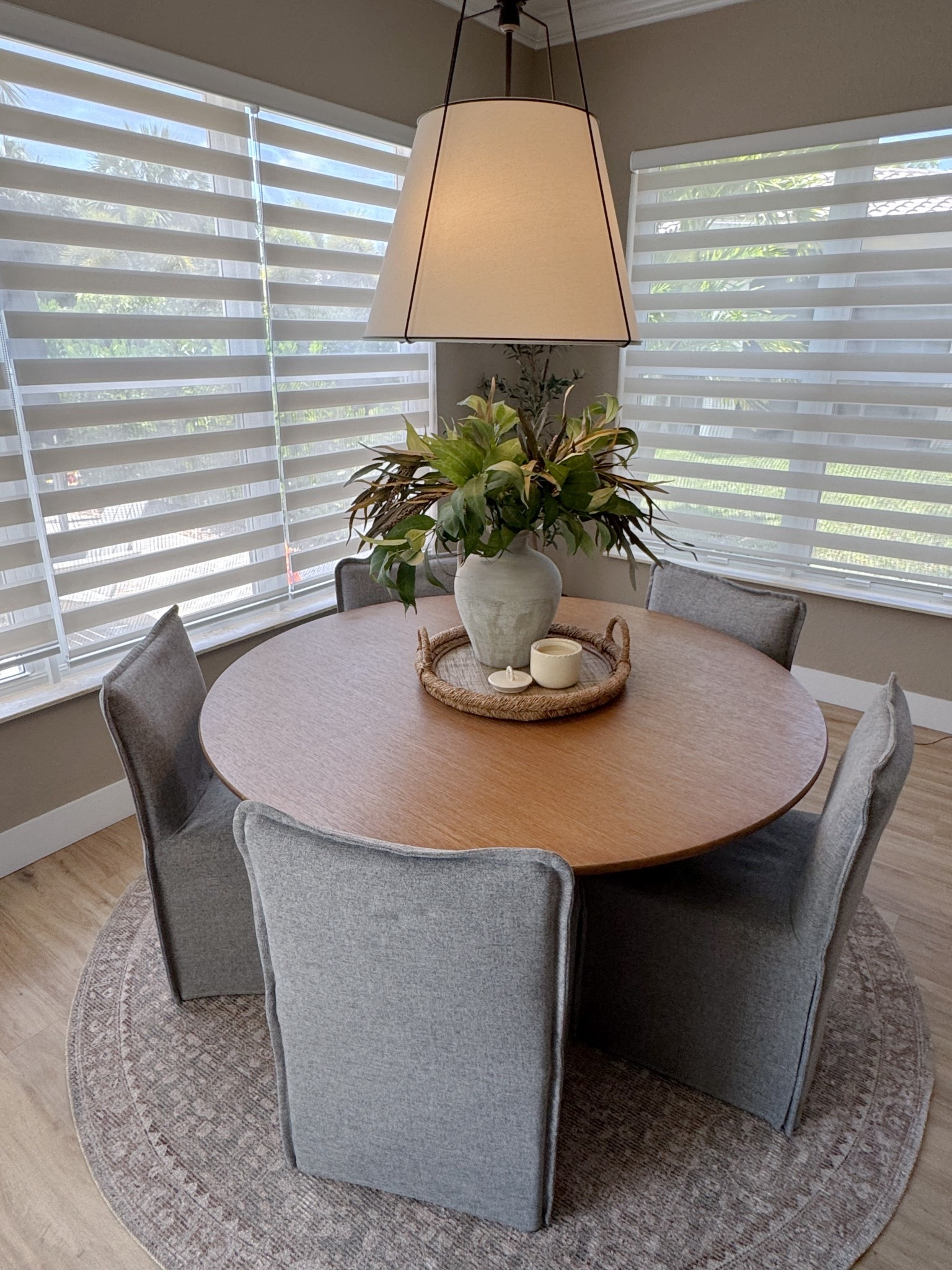 Cozy dining room details. Love the addition of the round rug and greenery on the table. Linked a similar dining table so this one is no longer available 