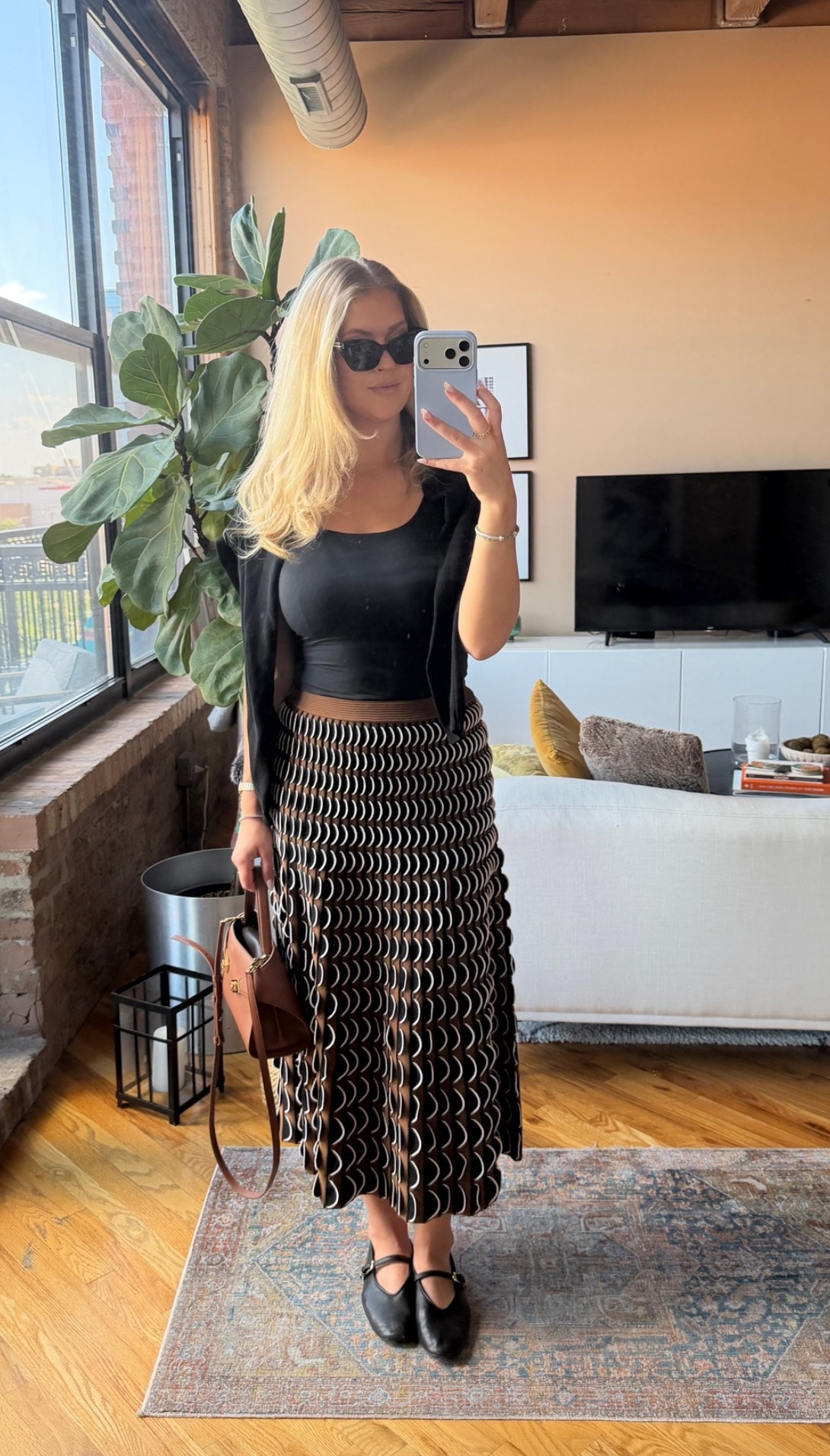 This skirt is a work of art 

Tank: Amazon
Cardigan: Gap
Skirt: Simkhai
Flats: Favorite Daughter
Purse: Ferragamo
Sunnies: Tom Ford 

Designer, OOTD, statement piece, fall transition, contemporary, outfit inspo, style

#LTKootd #LTKTall #LTKdayinmylife