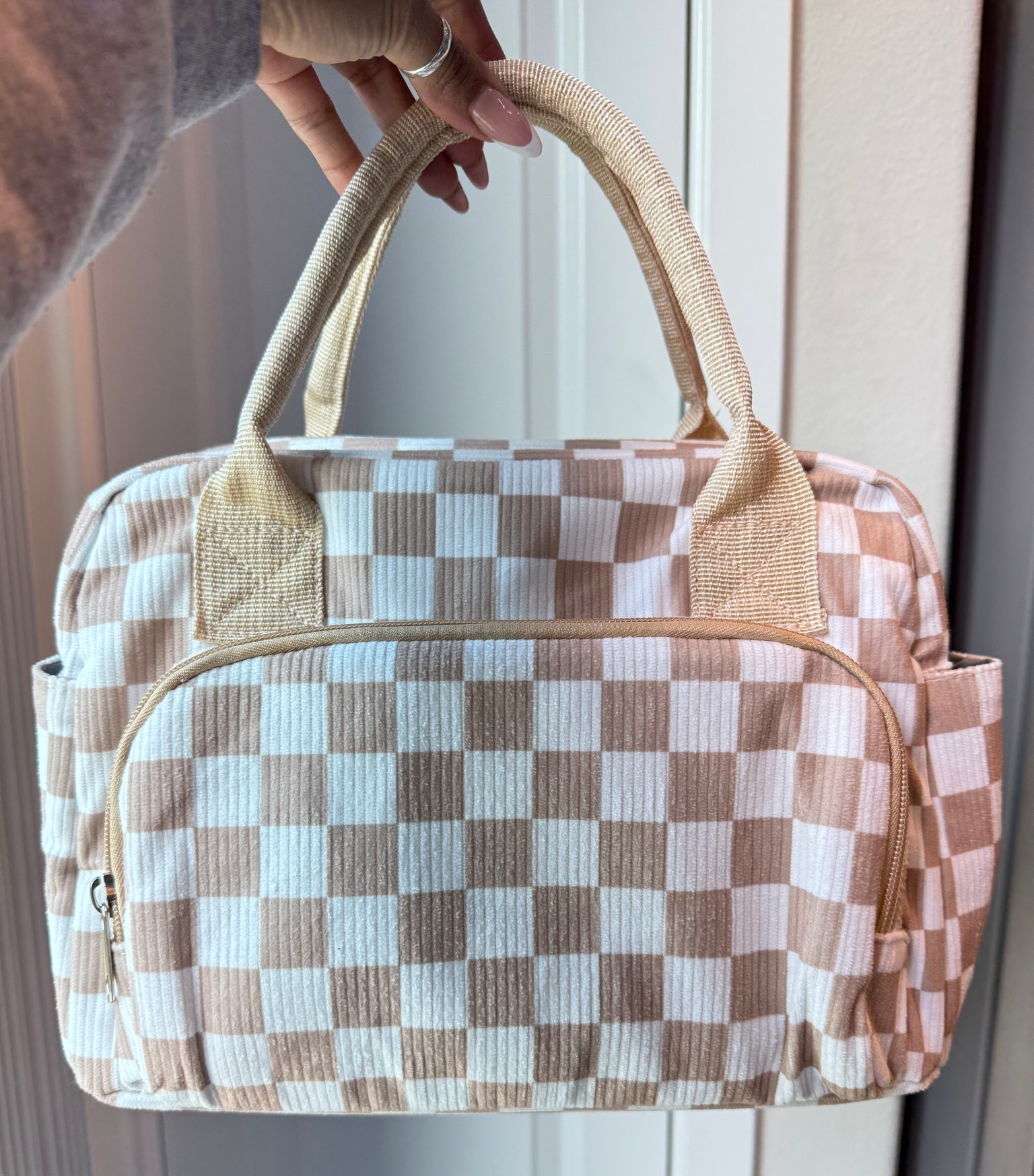 The cutest chic lunch bag I have had so far🤍🤎

#LTKFindsUnder50 #LTKStyleTip #LTKItBag