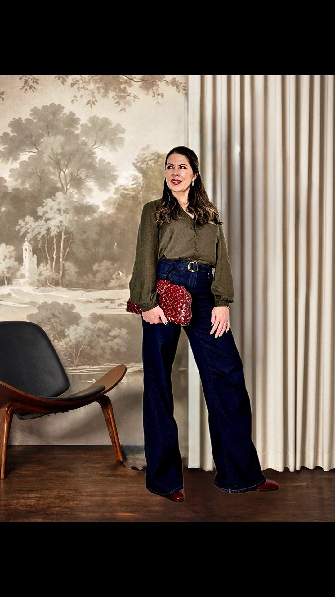 Accessories are what give a look that magical touch.
This clutch is the perfect size — not too small, not too big — and easy to style whether i’m dressed up or keeping it casual.

elegant, versatile, and beautifully made in soft vegan leather.

#LTKBeauty #LTKOver40 #LTKSeasonal