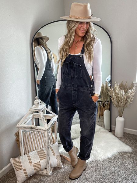 Top - tts (large)
Overalls - 30% off, tts (10 long) could do a regular length since I wear them cuffed
Boots - tts (11) 3 colors
