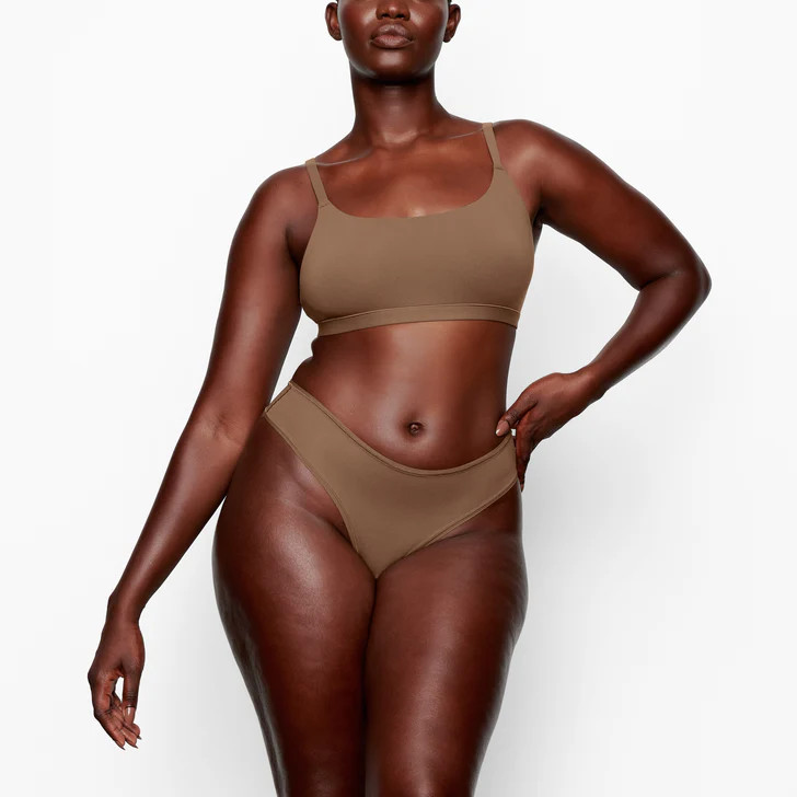 FITS EVERYBODY SCOOP NECK BRA | MYKONOS | SKIMS (US)