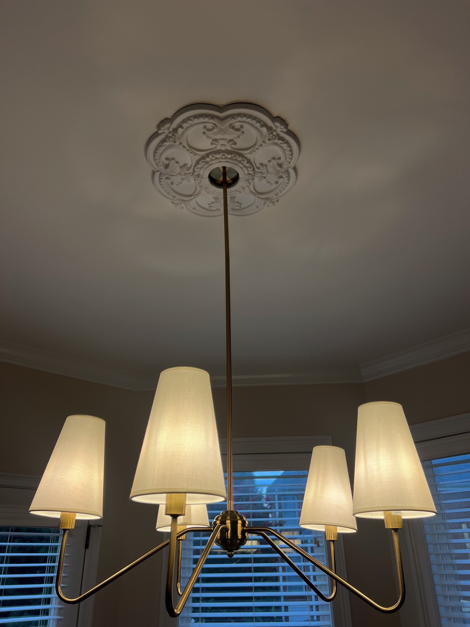 Ceiling medallions instantly make a space look expensive — but this one’s from Amazon!! ✨☁️

Interior design, home inspo, breakfast nook, elevated home, Amazon home 

#LTKU #LTKStyleTip #LTKHome