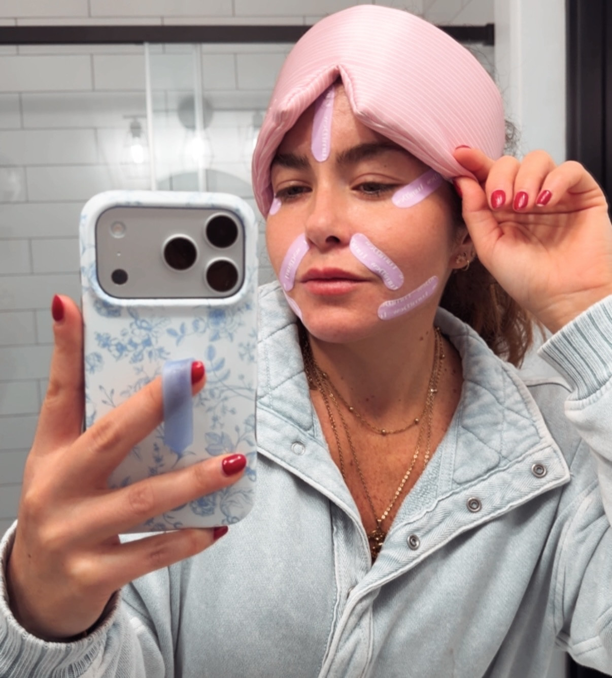 Last step of my night routine ✨ Lumi Dew face tapes on and done. Pre-cut universal shape that targets forehead and smile lines and helps reduce the look of fine lines while you sleep 🌙
Wake up looking refreshed ✨ 

If you want to give it a try, I linked them at my bio 🛒

Follow @trylumidew 🤍

@trylumidew #LumiDew #LumiDewpartner