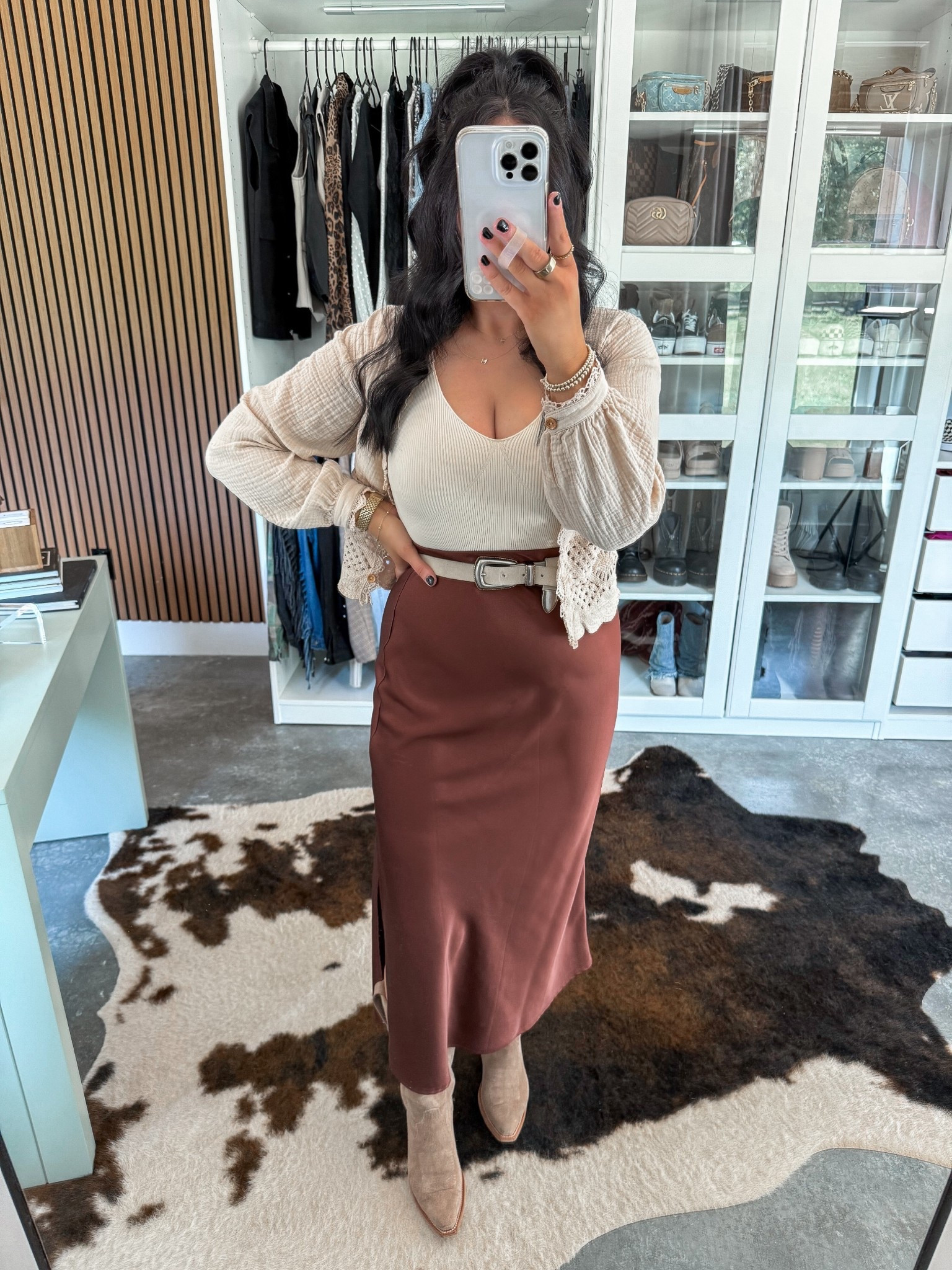 Chocolate Brown Fall Outfit 🤎

Tank Top — xs/s (black & beige pack)
Belt — small
Top — small
Skirt — small (chocolate option)

One of my favorite fall western looks! I love this satin maxi skirt so much (have it in 3 colors!) I paired it with this ribbed tank top (the edges are slightly ruffled and so cute!) added this neutral crochet style blouse over it, added my western belt & finished the look with my tecovas cowgirl boots! 🍁



#LTKFindsUnder50 #LTKShoeCrush #LTKFindsUnder100