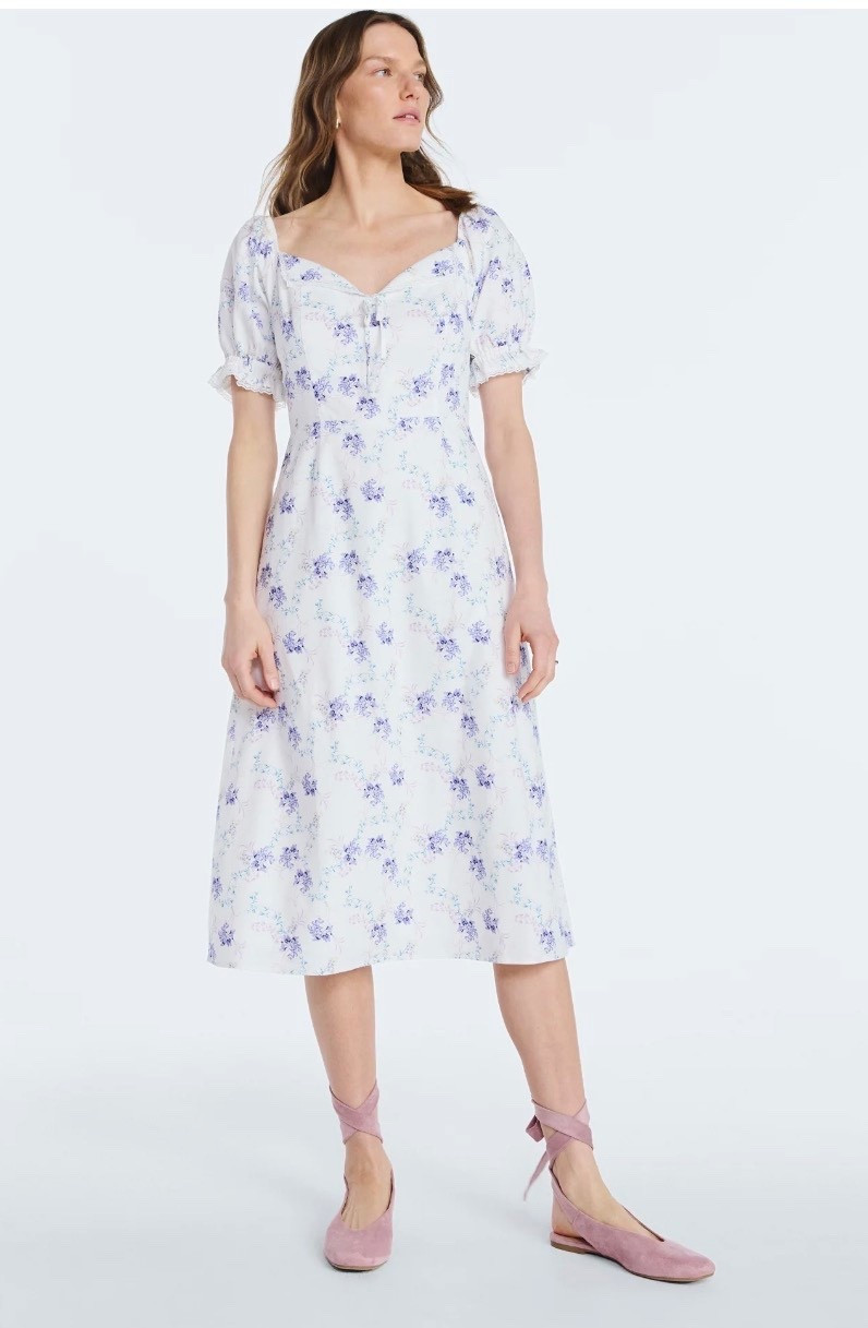 Women’s spring dresses and dress shoes in the summer palette. #easterdress #easteroutfit #springfamilyphotos 