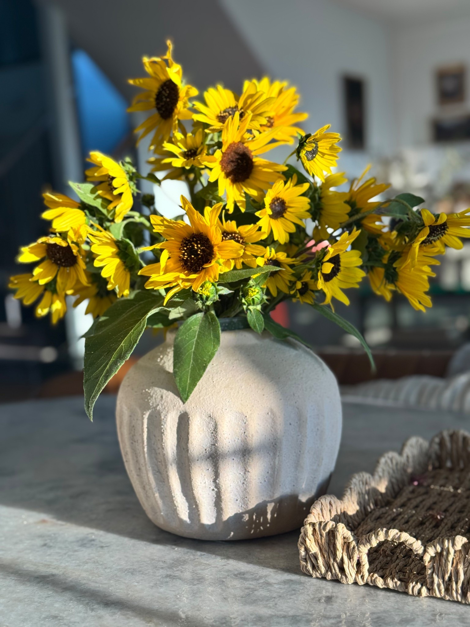 I used natural flowers that are growing everywhere this time of the year to creat this look for free! But if you want to pay money for faux flowers 😅 those faux ones look very similar!  