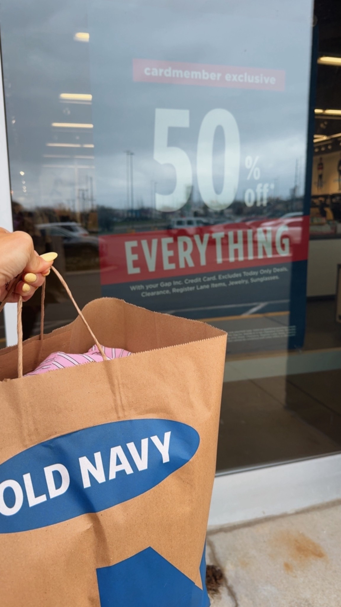 The 50% cardmember event is happening right now at Old Navy 

#LTKSeasonal #LTKSaleAlert
