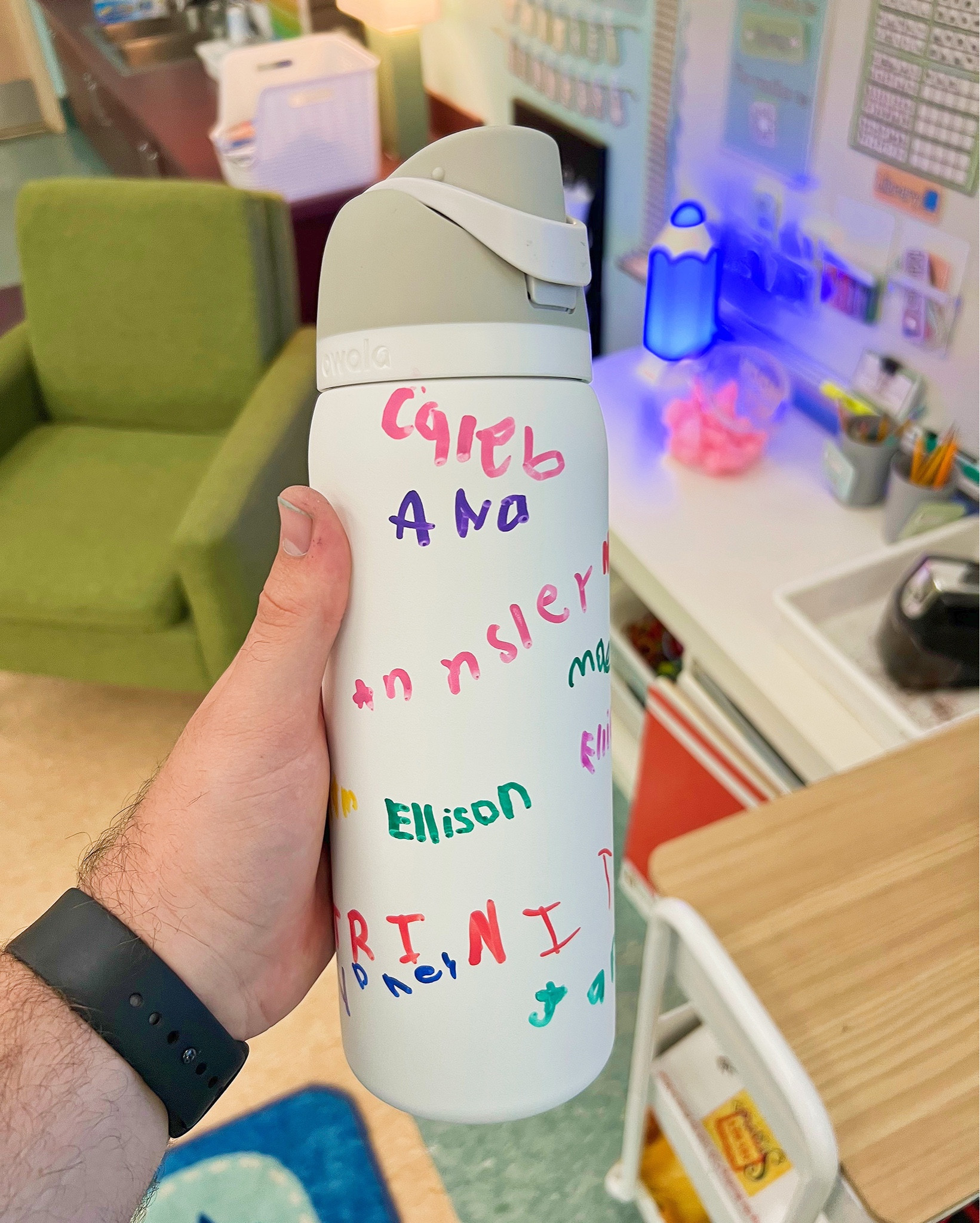 Each year I have my class sign a water bottle as my EOY keepsake. It always turns out amazing and something I can use over and over again! #teacherideas #teacherlife #classroomtraditions #endoftheschoolyear