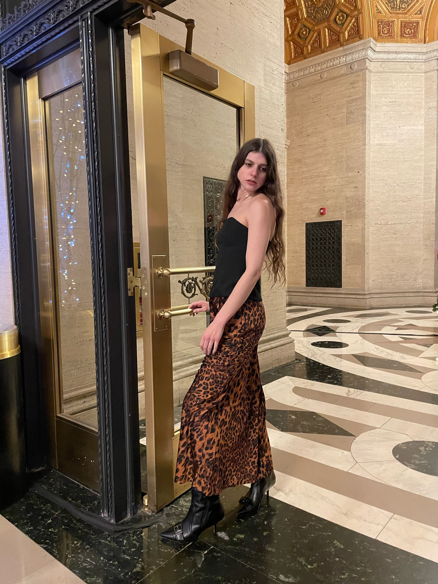 bustier @aritzia
boots @vincecamuto

#LTKFindsUnder100