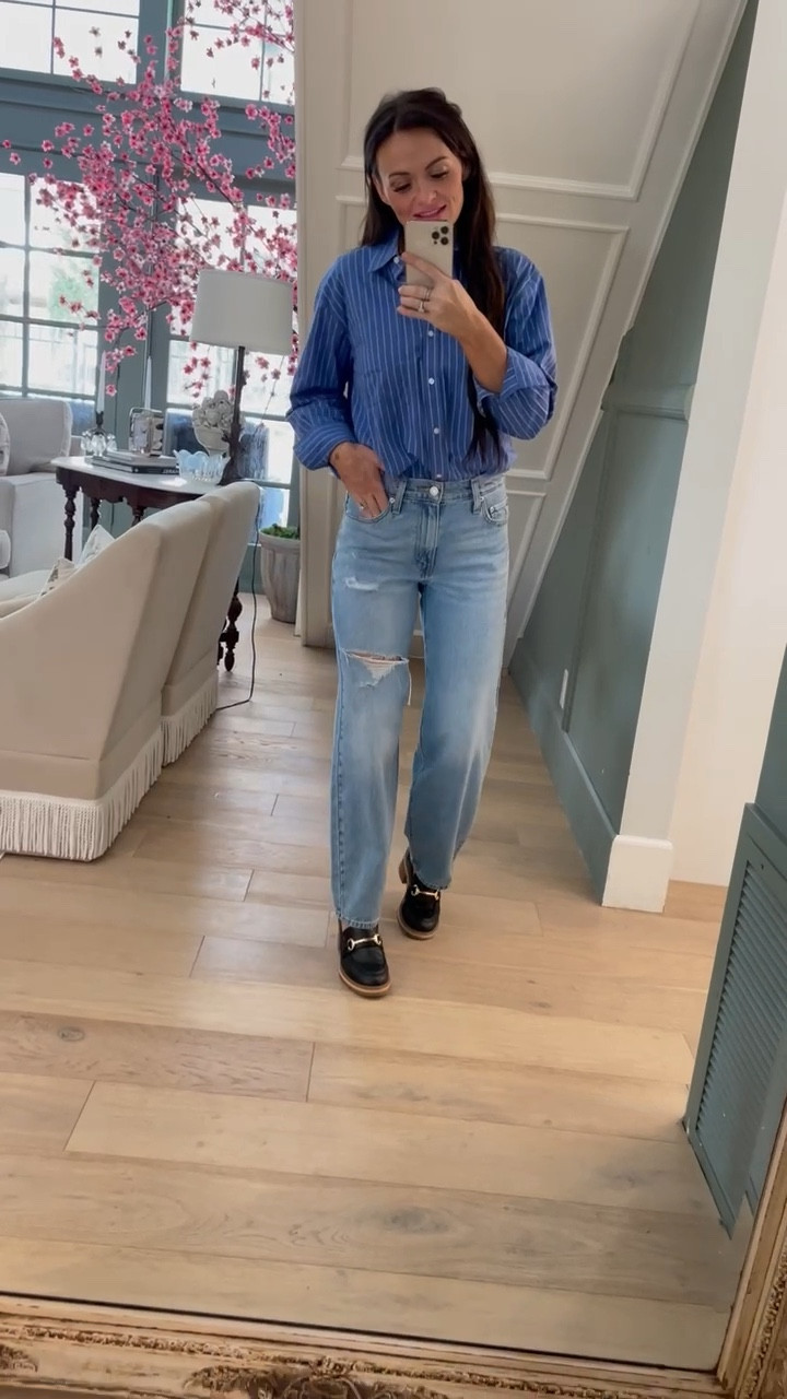 Another day another fun outfit! With fall coming, I am loving the change in what I am grabbing to wear! 

Jeans are true to size and I am wearing a 25

Shirt is oversized and I grabbed an XS

Shoes are a size 8.5, my regular size

#walmartfashion #amazonfashion #bananarepublic #levis #denim #oversized 

#LTKworkwear #LTKstyletip #LTKshoecrush