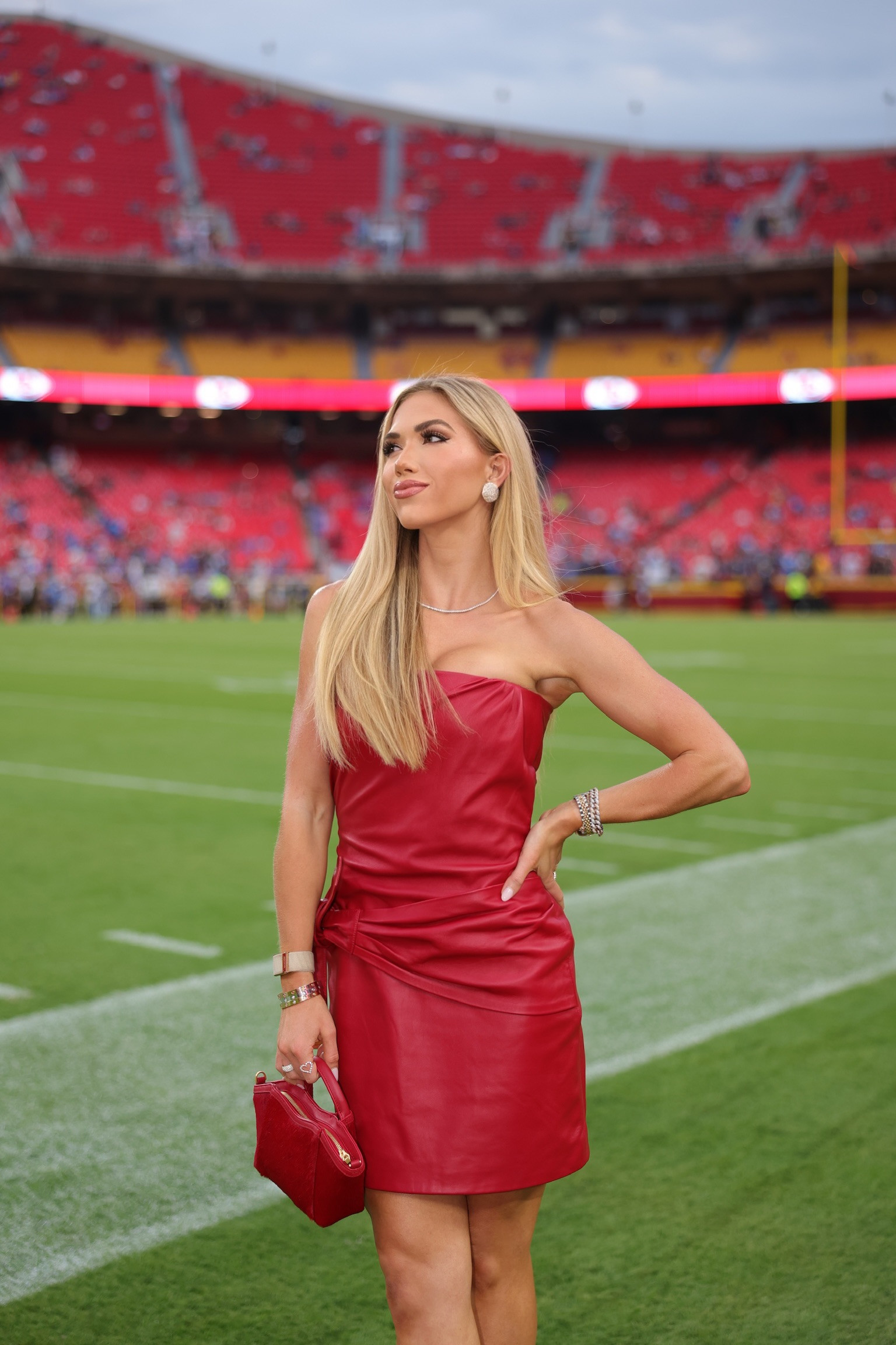 Lights on the field, faith in the journey, fire in the heart — it’s game day! 🏟️🏈❤️‍🔥

#Chiefs #ChiefsKingdom #NFL #Football 

 