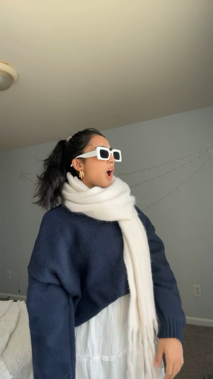 This sweater can go with every outfit💙

#LTKVideo #LTKfindsunder50 #LTKstyletip