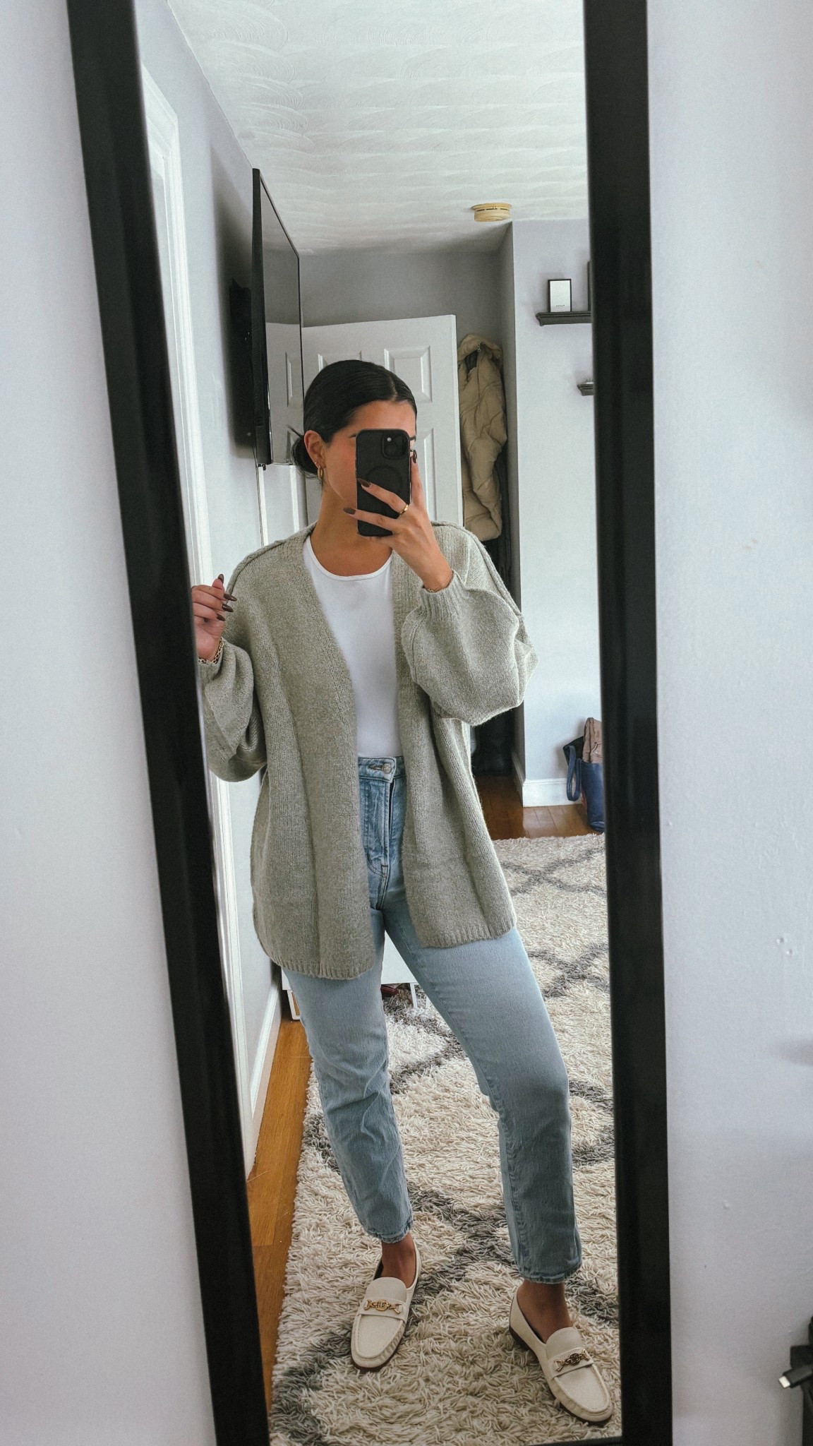 The comfiest Amazon cardigan that comes in a dozen of colors !

Teacher Fit
Errands Fit
Work to Weekend 
Amazon finds
Loafers




#LTKStyleTip #LTKWorkwear #LTKSeasonal