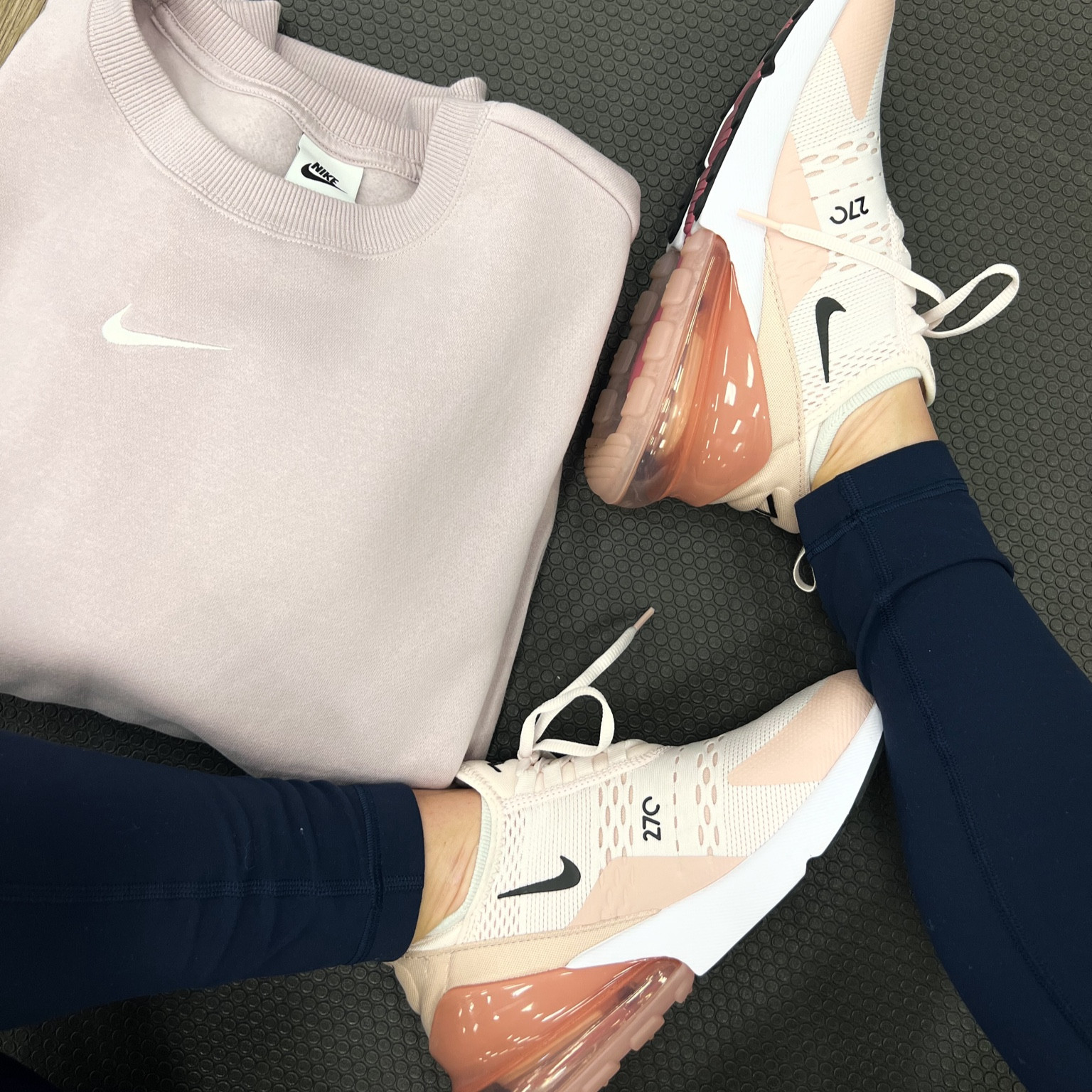 Got new gym clothes for Christmas! I love this oversized crewneck sweatshirt, it’s warm and comes in lots of colors, TTS. I’m 5’3 so wear the 25’ Lulu leggings and I go up .5 size in air maxes since they’re a little on the tighter side! 
