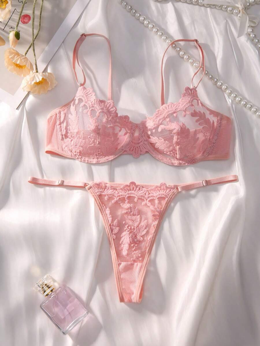 Pure Desire Floral Lace Underwire Lingerie Set | SHEIN
