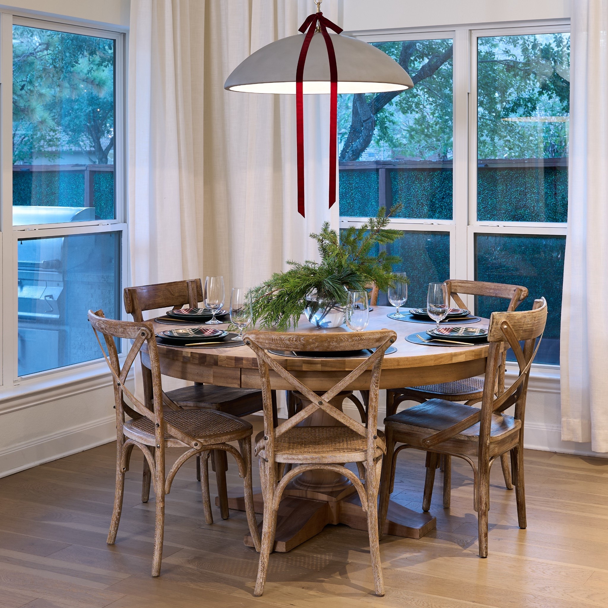 Don’t forget your lights when decorating! A simple velvet bow adds so much to our breakfast room for the holidays 🌲

Breakfast room
Christmas decor
Studio McGee
Pendant light 


#LTKSeasonal #LTKHoliday #LTKHome