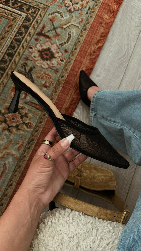 Miss Lola | Madelyn Black Pointed Toe Mid Heel Mules | MISS LOLA