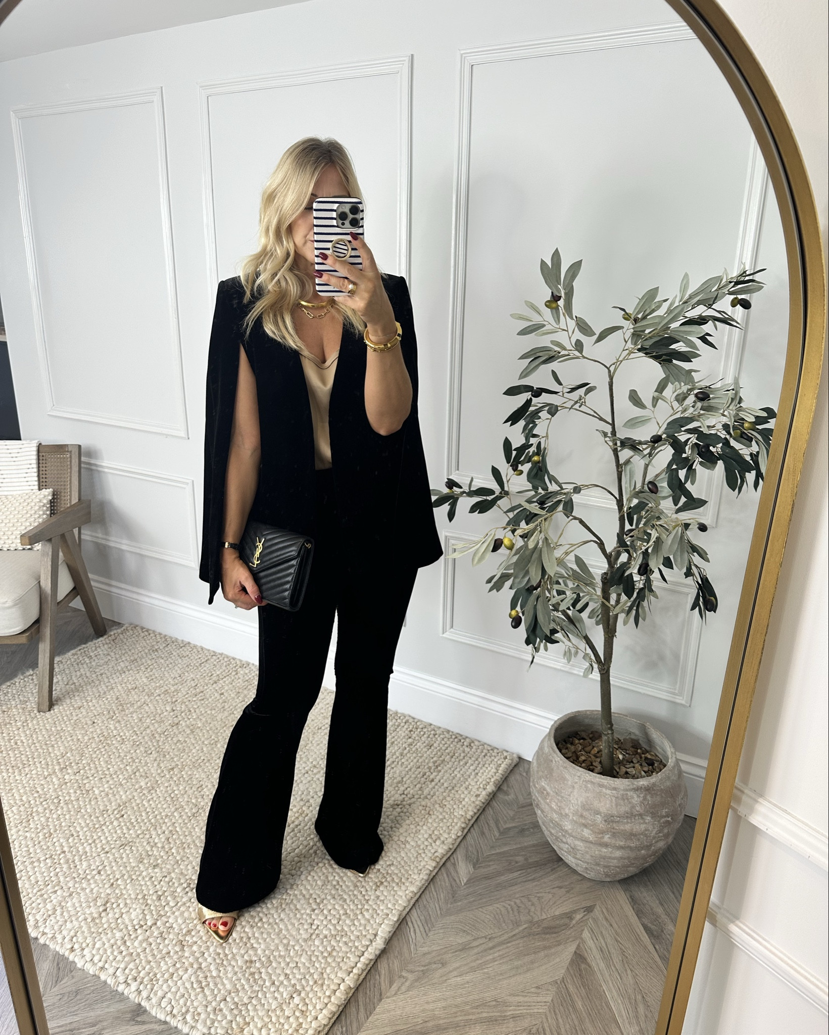 I think I’m going to regret this but we have had so many gorgeous Christmas outfits come into the studio that we have decided to do a festive outfit everyday for as long as we have the energy to do so! 

We’ll be showing you everything from fancy black tie dresses through to some great sequin pieces from Sainsbury’s and obviously cosy warm casuals ( because let’s face it, this is all we want to wear most of the time!)

Autumn Winter Style, Autumn Winter Fashion, Christmas Outfit Inspiration. 

#LTKautumn #LTKuk #LTKeurope #LTKautumn #LTKluxury #LTKuk