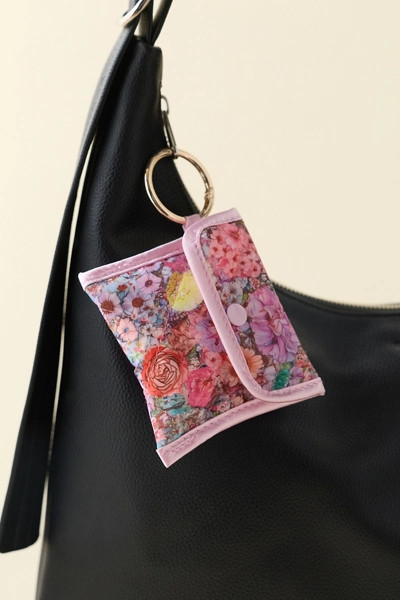 UO Puffy Quilted Earbud Case | Urban Outfitters (US and RoW)