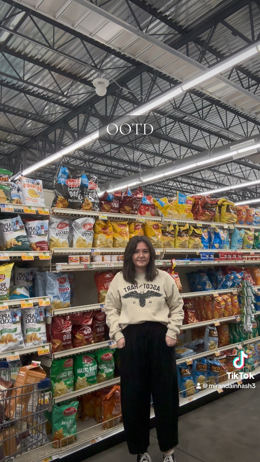 grocery store ootd

Sweatshirt is a small!