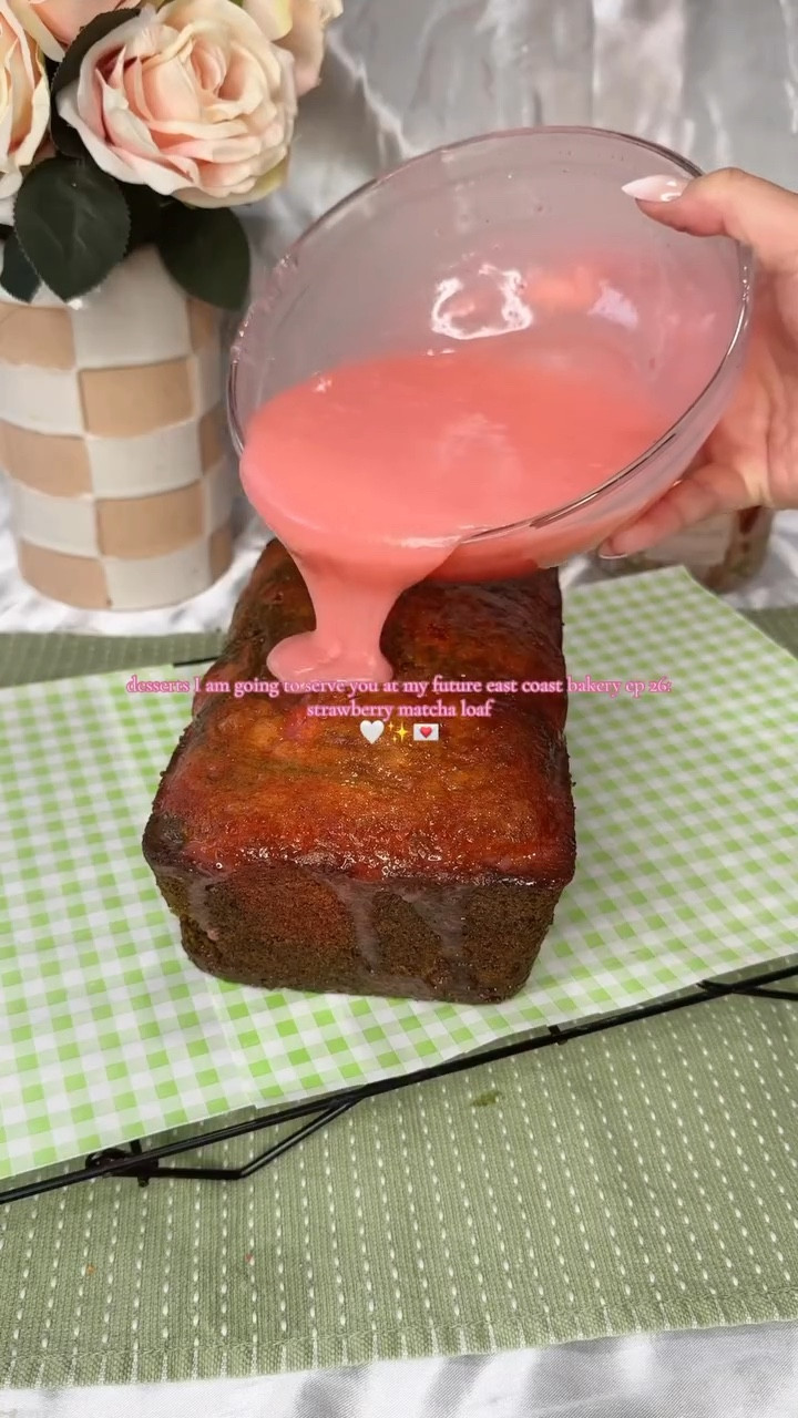 Strawberry Matcha turned into a delicious loaf🍵🍓
.
Recipe and tutorial coming this week🤍
.
#strawberrymatcha #bakingrecipe #matchalatte #strawberryloaf #recipe