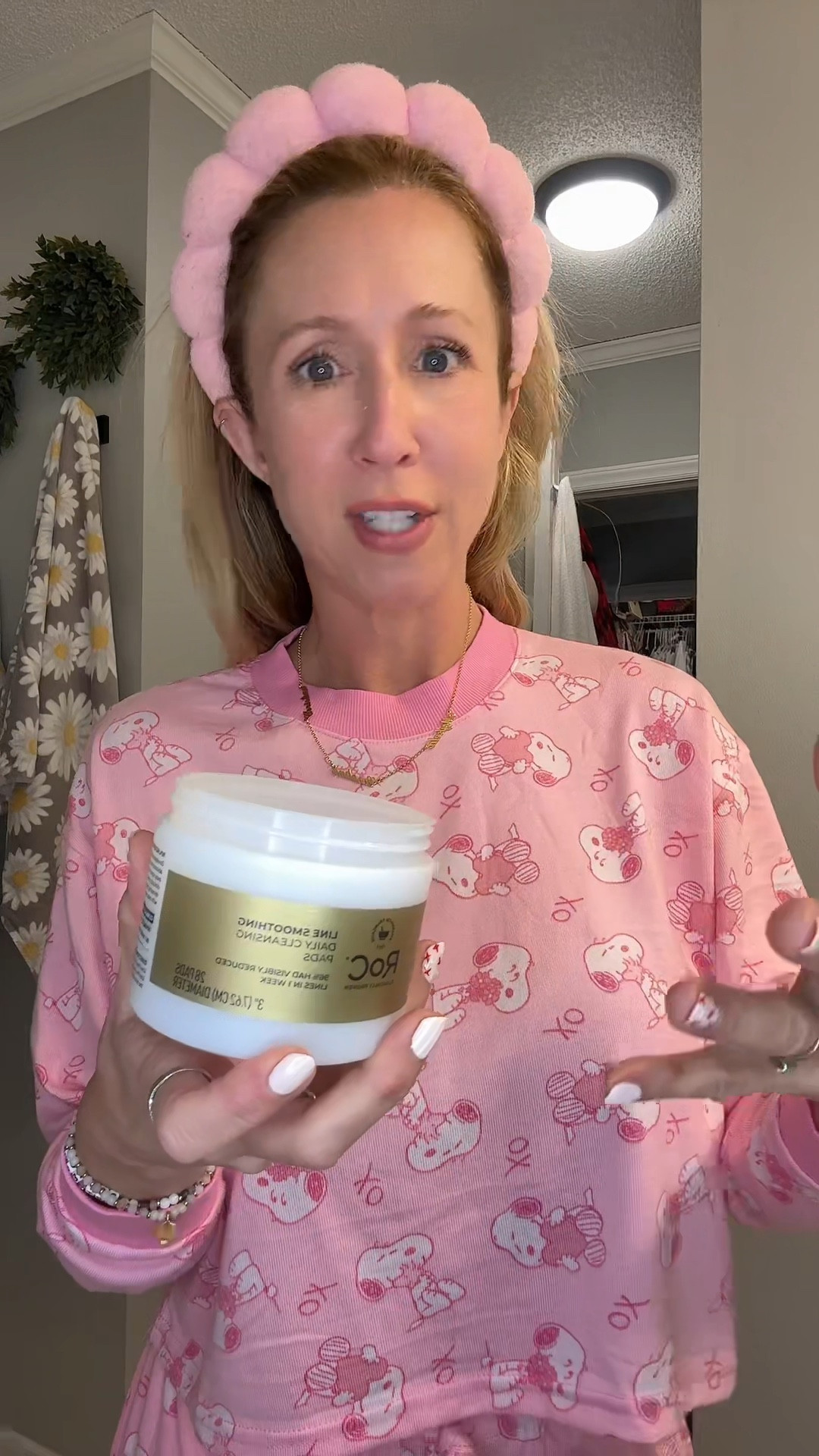 Cleansing pads that help fight fine lines and wrinkles plus exfoliates your skin. 

#LTKmomlife #LTKmorningroutine #LTKgrwm