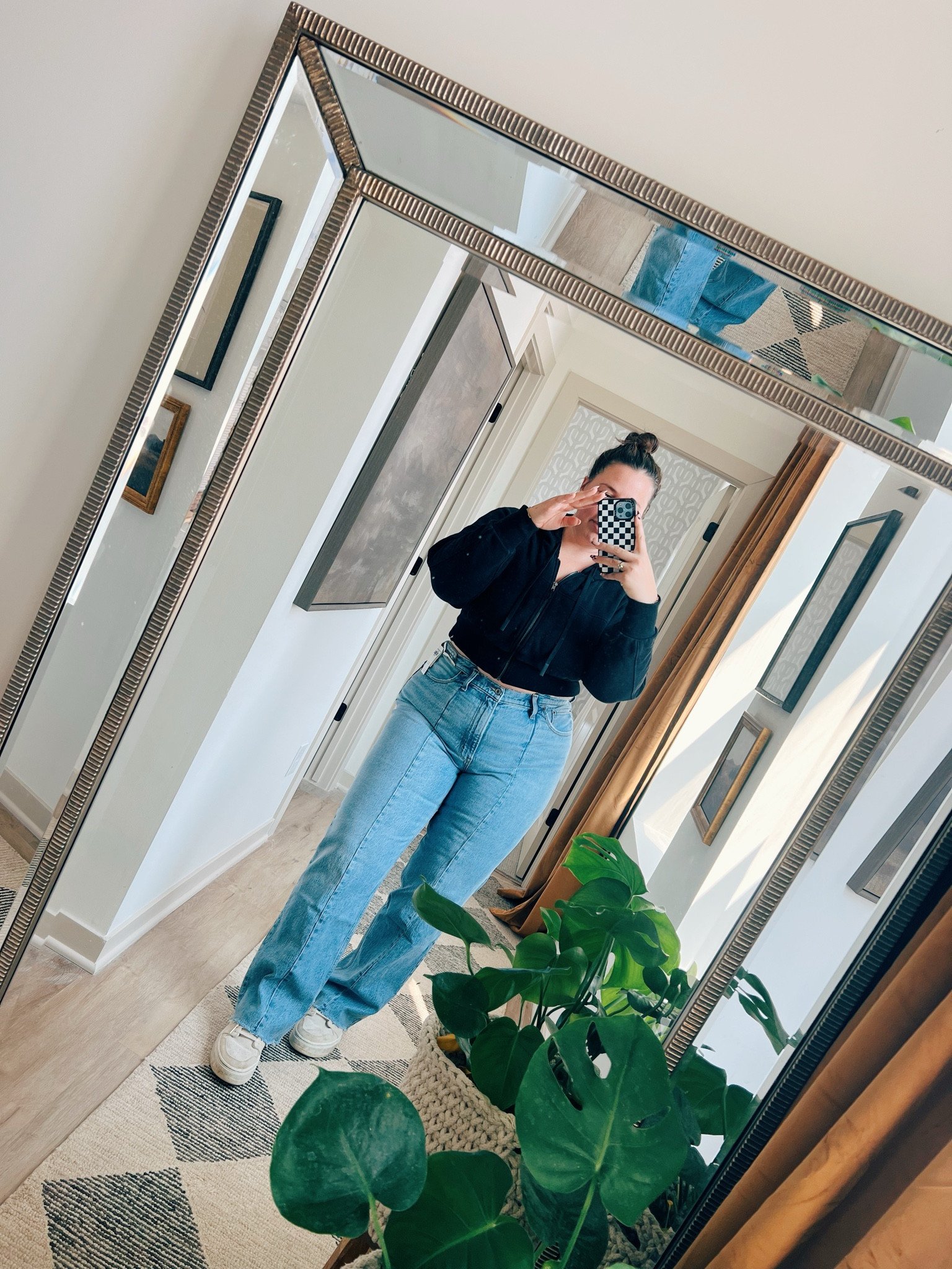 My new favorite Abercrombie jeans!! The waistband detail, seams & raw hem is just so good. I am 5’7ish and got the Long. I have typically been doing the regular length but long is definitely the move if you want them to touch the ground and you are over 5’5!