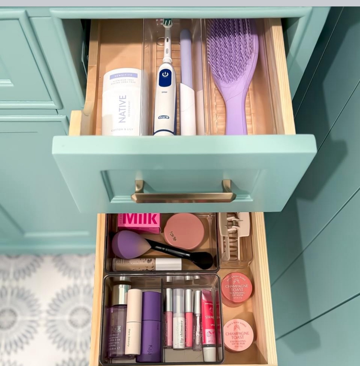 Quick tween bathroom refresh to speed up those 12 step skincare routines 🤪

Using drawer organizers to help separate and contain makeup products helps not only keep things tidy, but also cuts down on time spent in the glam room. 

Organization: @sortandstore 
Design: @tylerinteriorsdesign 
Construction: @f2construction 

#sortandstore #girlsbathroom #sephora #organizedvanity #teenbathroom #bathroomremodel #ensuitebathroom #tween #bathroomrenovation #bathroomorganization #getorganized #organized

#LTKKids #LTKBeauty #LTKHome