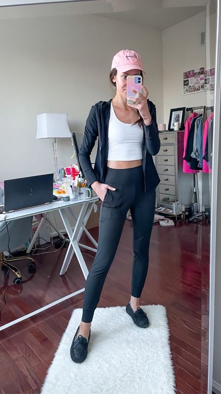 Workout wear finds from Amazon! 💕

Amazon workout clothes // affordable Amazon joggers // Lululemon inspired clothes // joggers under$30 

#LTKFindsUnder50 #LTKActive #LTKFitness