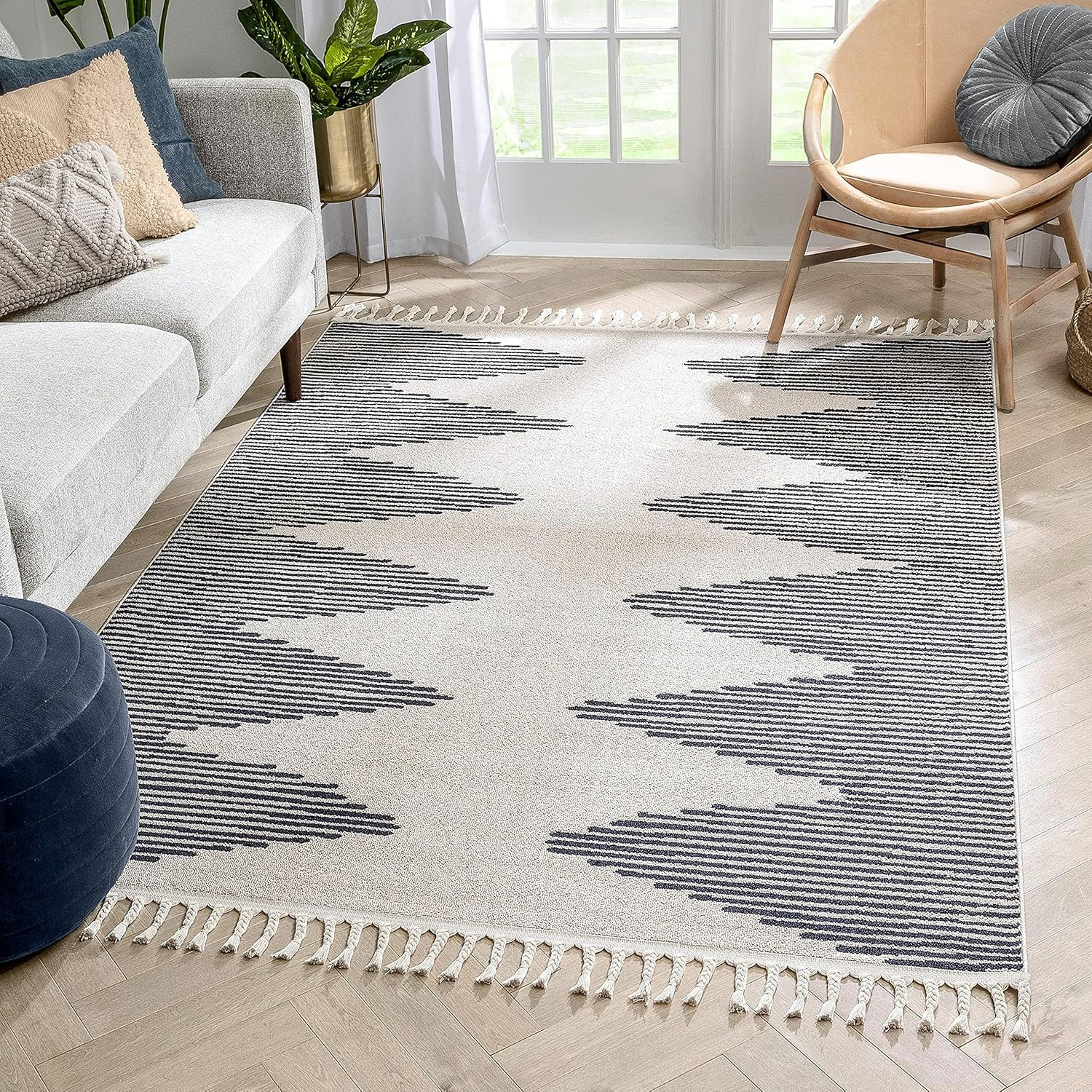 Well Woven Zella Ivory Tribal Diamond Medallion Area Rug (5'3" x 7'3") | Amazon (US)