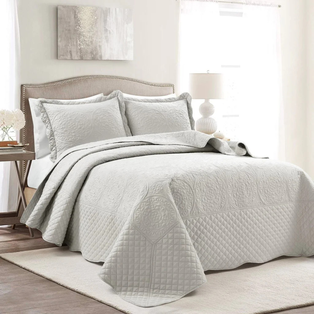 Medallion Scallop Oversized Bedspread Set | Lush Decor