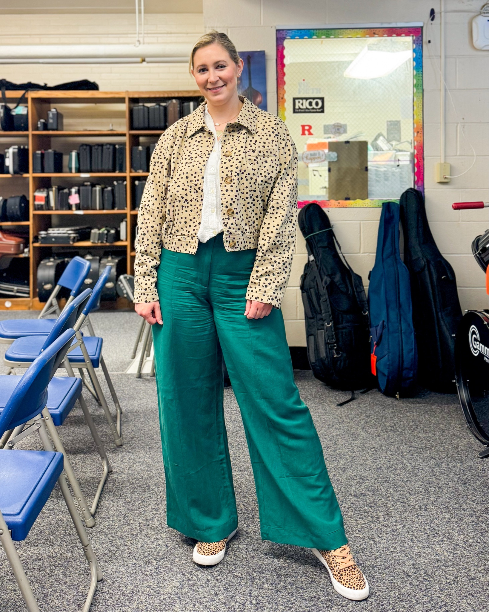 Shirt : size small
Jacket : medium 
Pants : size 10


#LTKWorkwear #LTKMidsize #LTKSeasonal