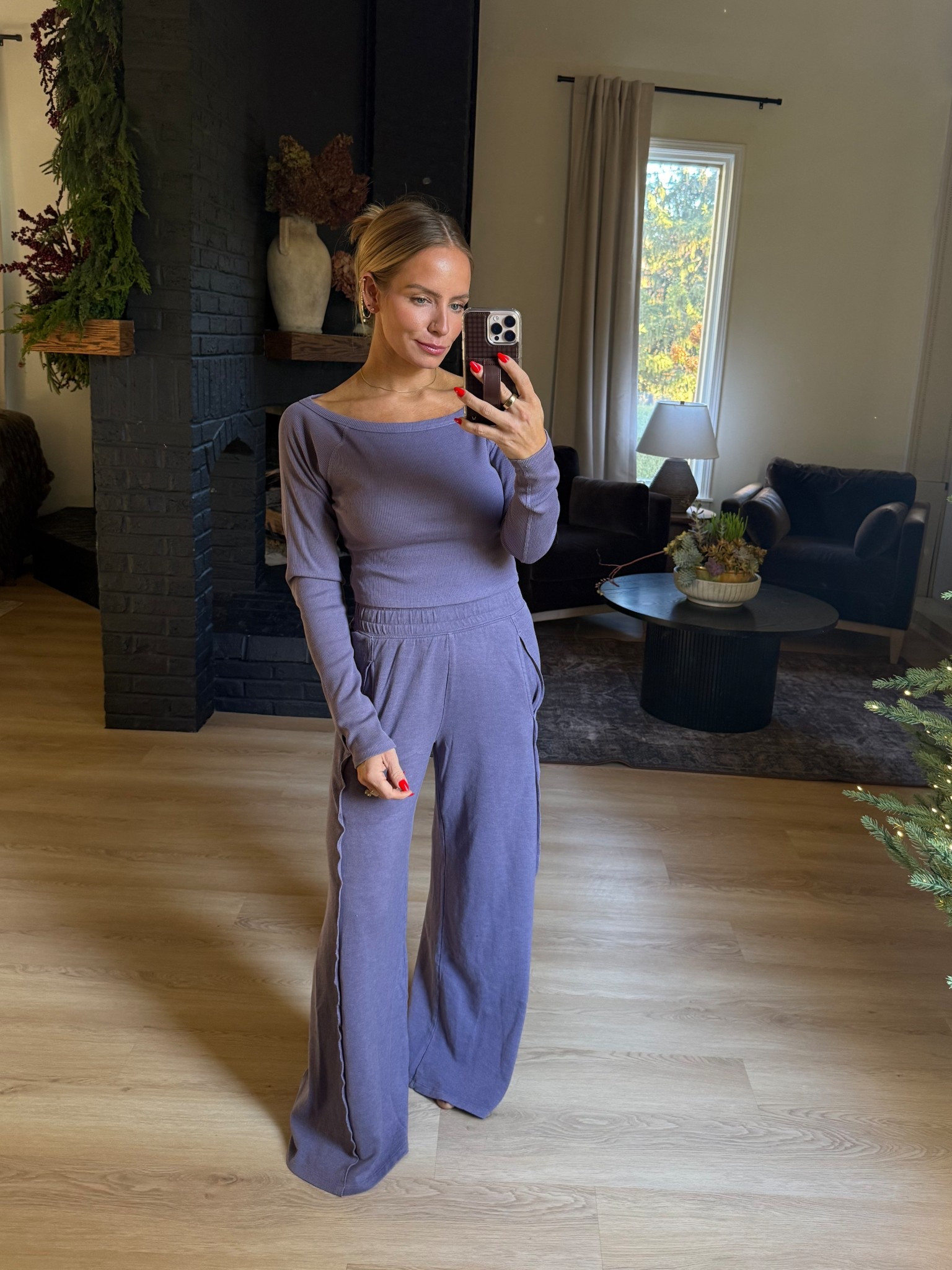 I love the color of this set from @fpmovement. I’m wearing a small.

Use code BUWICK10 for my phone case.