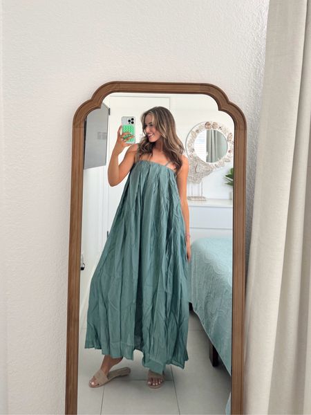 It’s giving comfy summer- the most gorgeous maxi dress from Red Dress Boutique! 