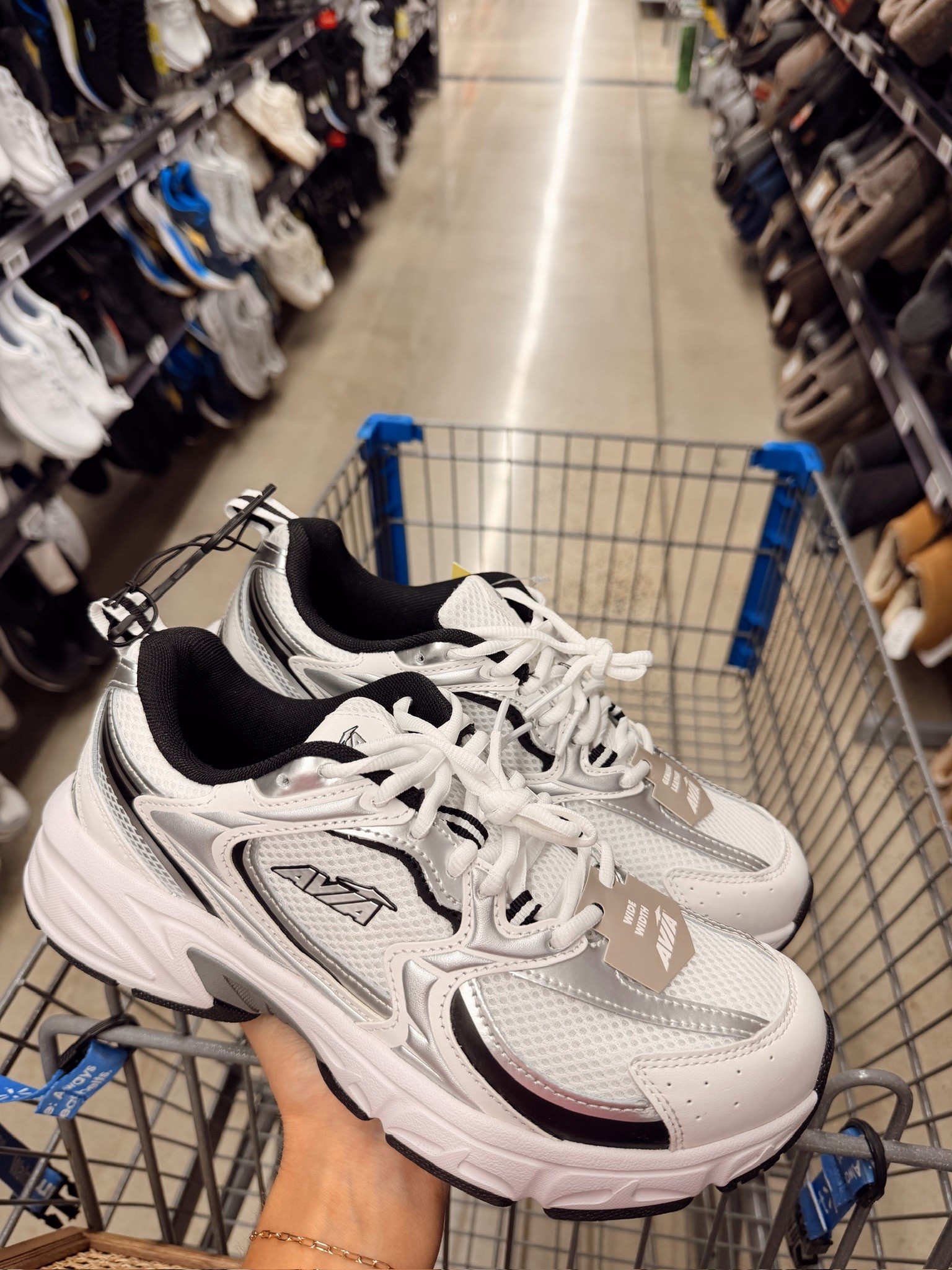 @Walmart Found these Avia chunky sneakers at Walmart and they’re giving major dad-shoe energy in the best way 🤍 White, black, and silver detailing makes them so easy to pair with everything. Linking below!

#LTKActive #LTKSeasonal #LTKootd